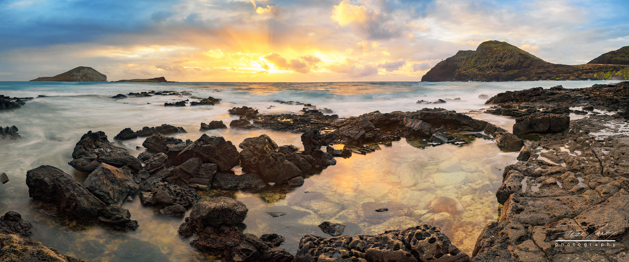 Sony a7 II + ZEISS Batis 18mm F2.8 sample photo. Golden makapu'u coast sunrise pano photography