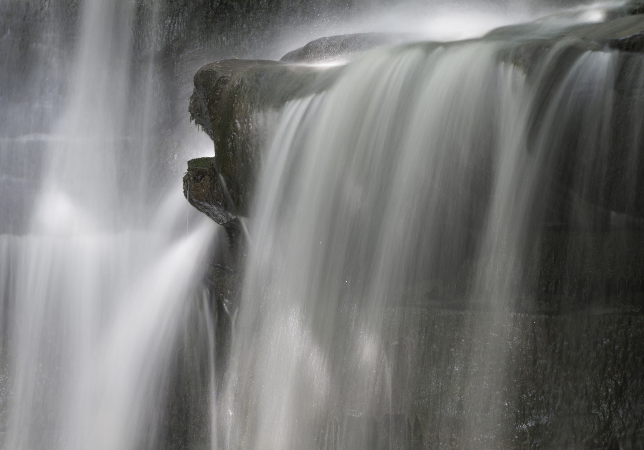 Pentax K-7 + Pentax smc DA 55-300mm F4.0-5.8 ED sample photo. Water falling, water painting photography