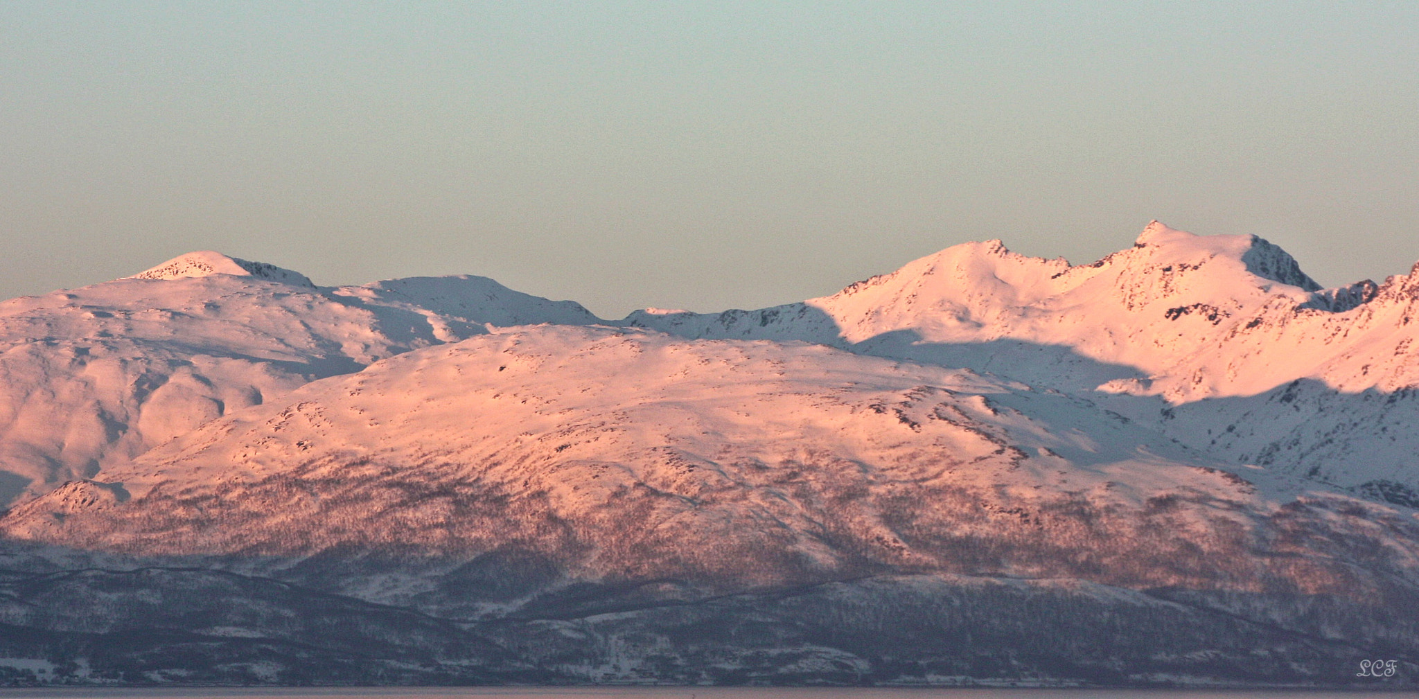 Canon EOS 450D (EOS Rebel XSi / EOS Kiss X2) sample photo. Winter sun on mountains... photography