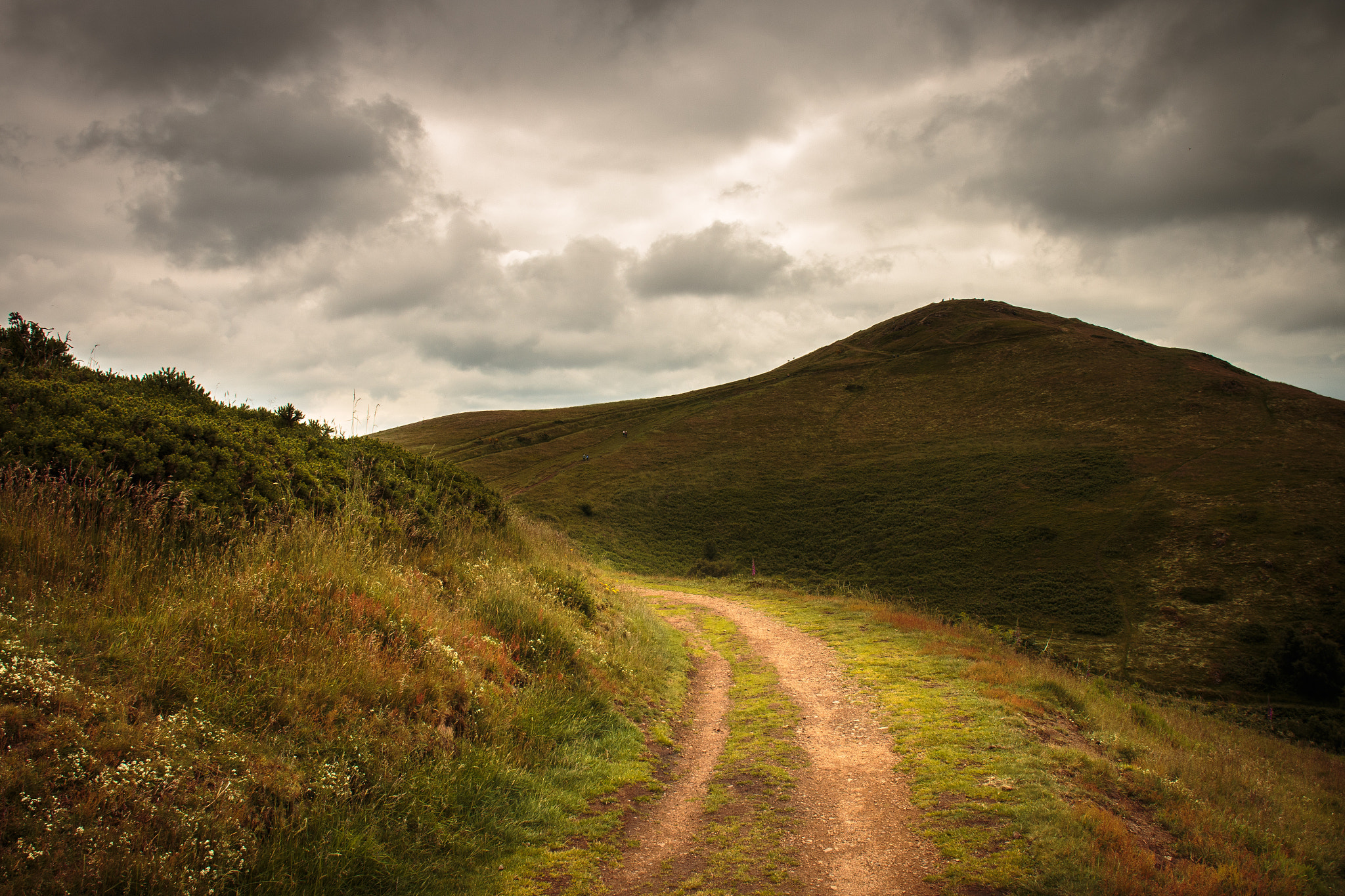 Canon EOS 70D + Canon EF 20mm F2.8 USM sample photo. Dark hills photography