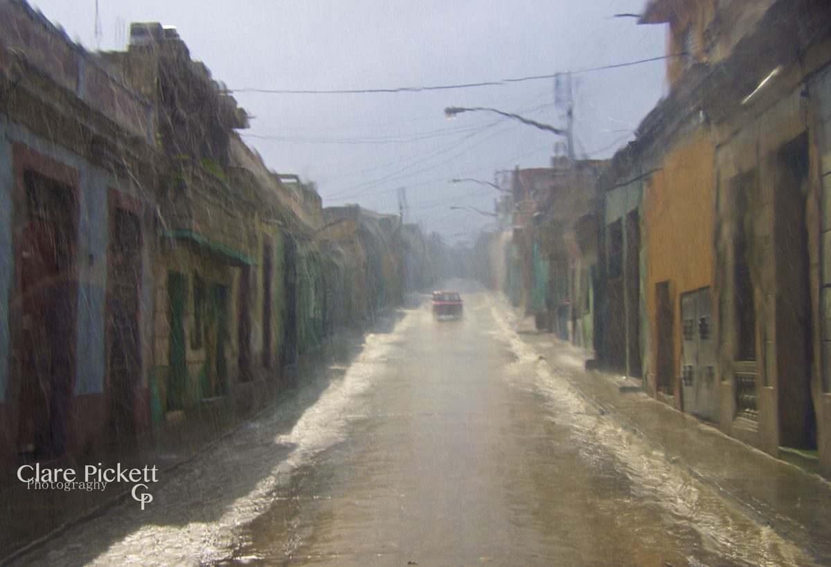 Sony DT 18-250mm F3.5-6.3 sample photo. Down came the rain in havana photography