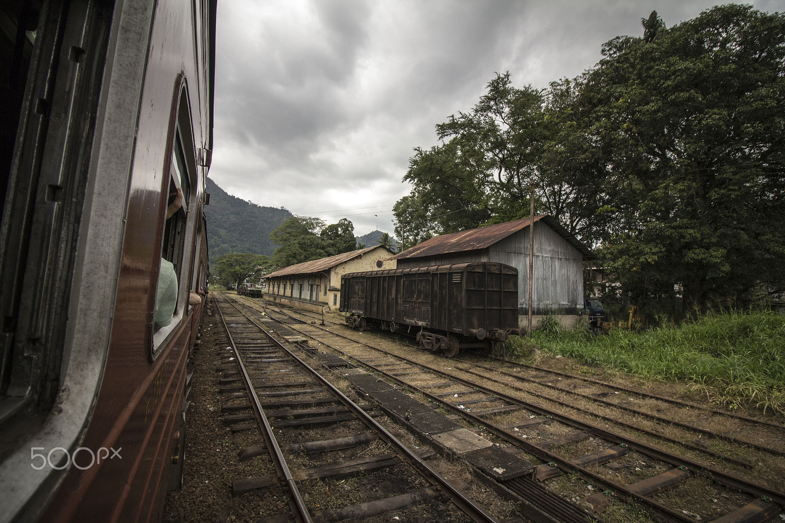 Canon EOS 60D + Canon EF-S 10-18mm F4.5–5.6 IS STM sample photo. Train station of sri lanka photography