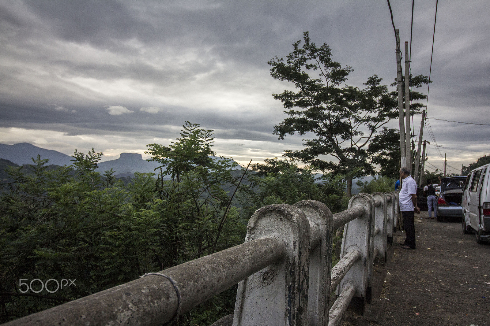 Canon EOS 60D + Canon EF-S 10-18mm F4.5–5.6 IS STM sample photo. Local pit stop photography