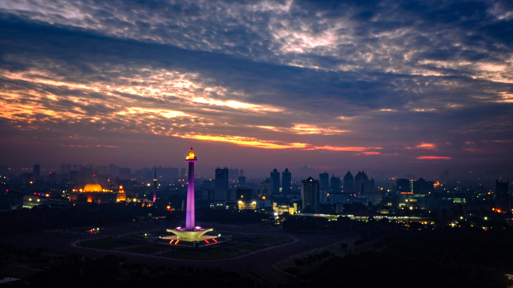 Fujifilm X-E2S + Fujifilm XF 23mm F1.4 R sample photo. Jakarta's night life photography