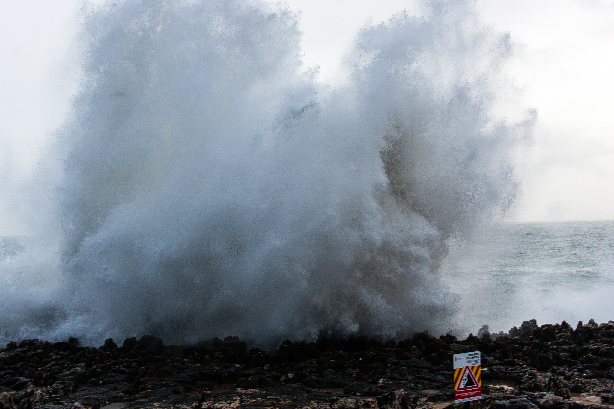 Canon EOS 40D sample photo. Waves in portugal photography