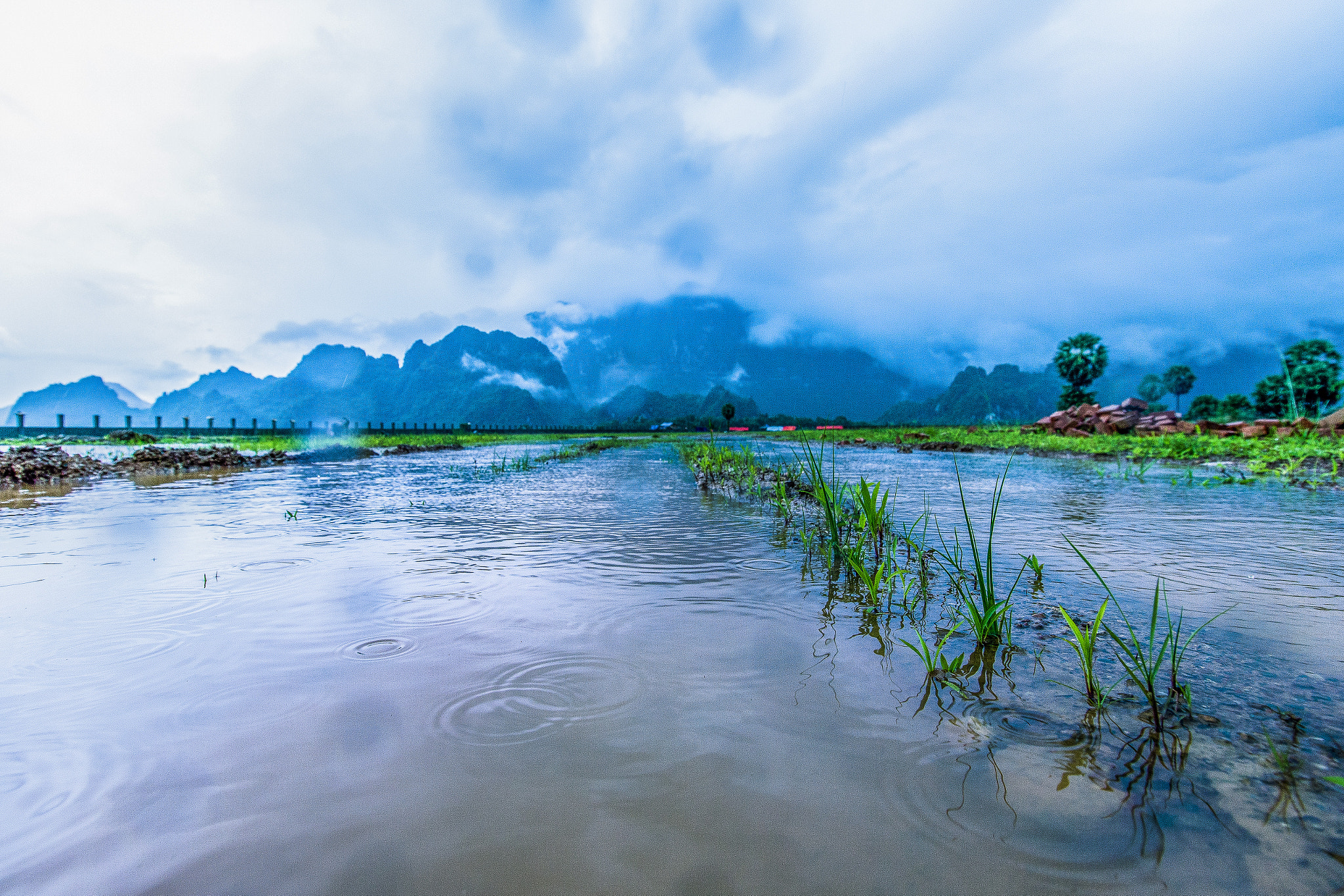 Canon EOS 70D + Canon EF-S 10-18mm F4.5–5.6 IS STM sample photo. Rainy mountains photography