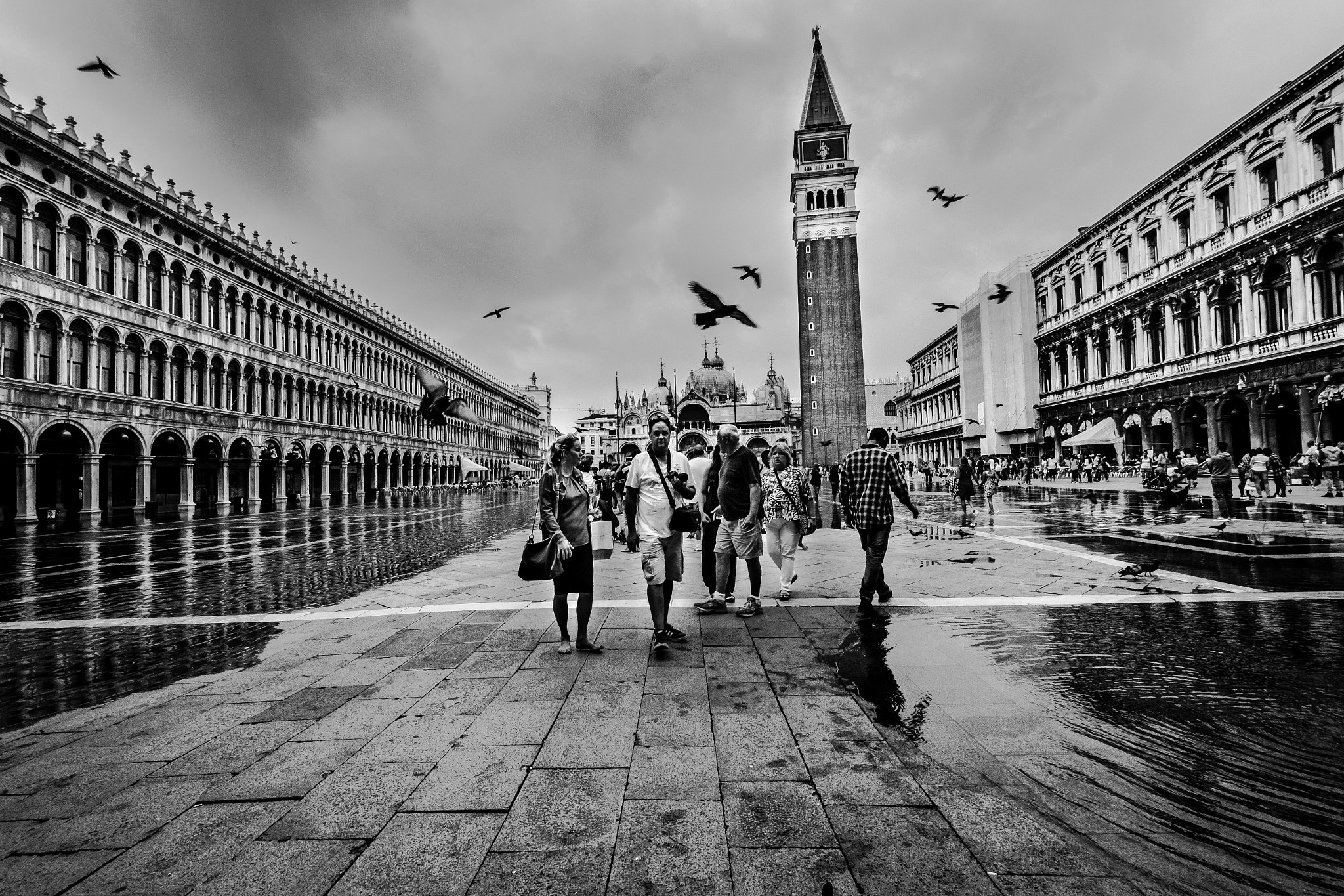 Canon EOS 550D (EOS Rebel T2i / EOS Kiss X4) + Canon EF-S 10-18mm F4.5–5.6 IS STM sample photo. From "high water in venice" series photography