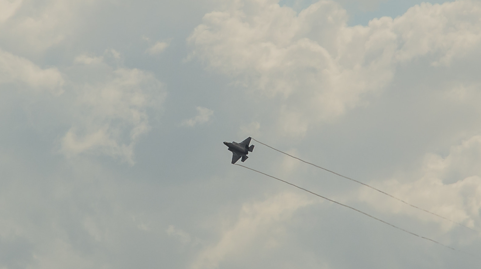 Sigma 70-200mm F2.8 EX DG Macro HSM II sample photo. F35 over marham photography