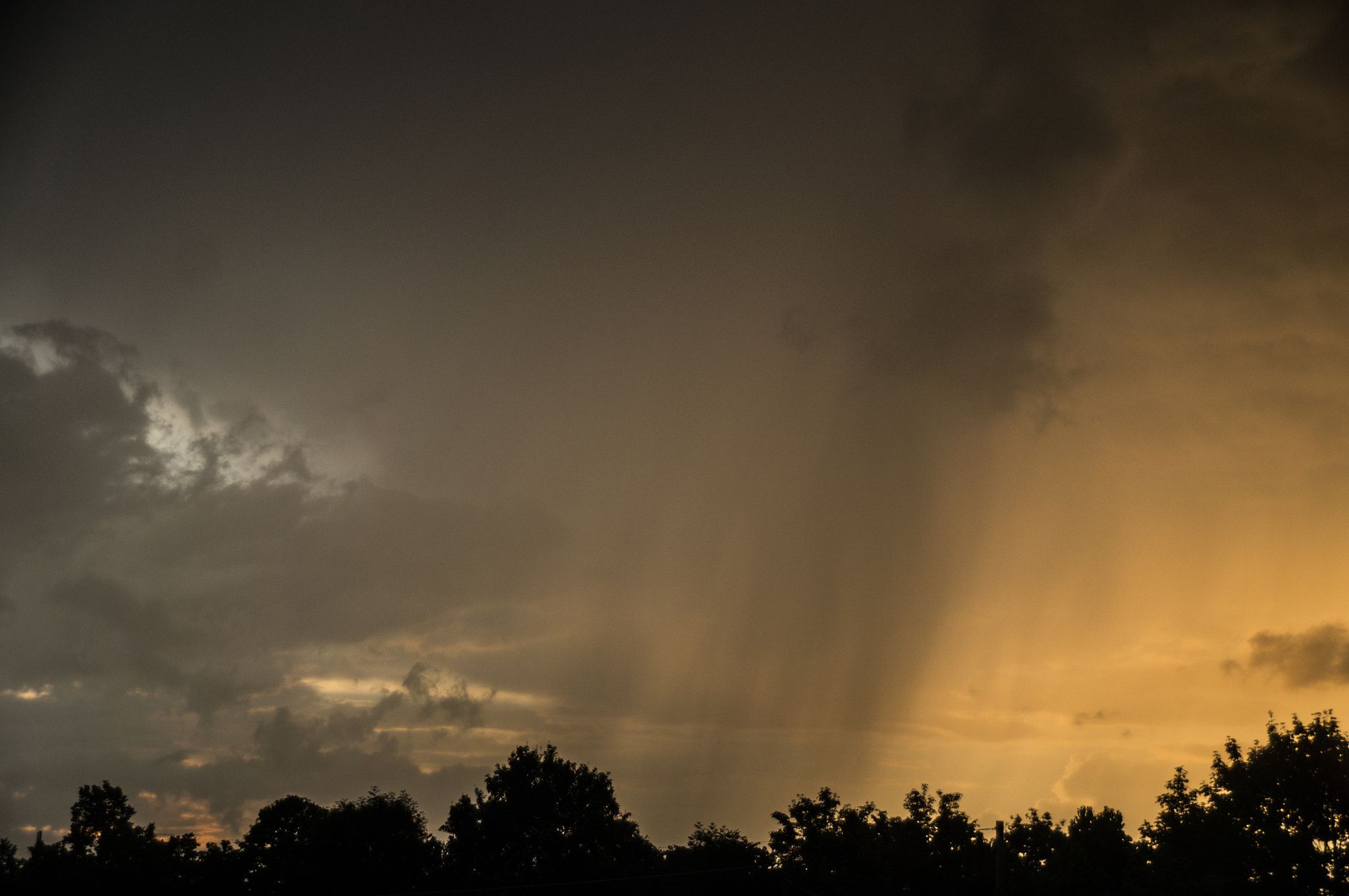 Sony DT 18-250mm F3.5-6.3 sample photo. Virga at sunset photography