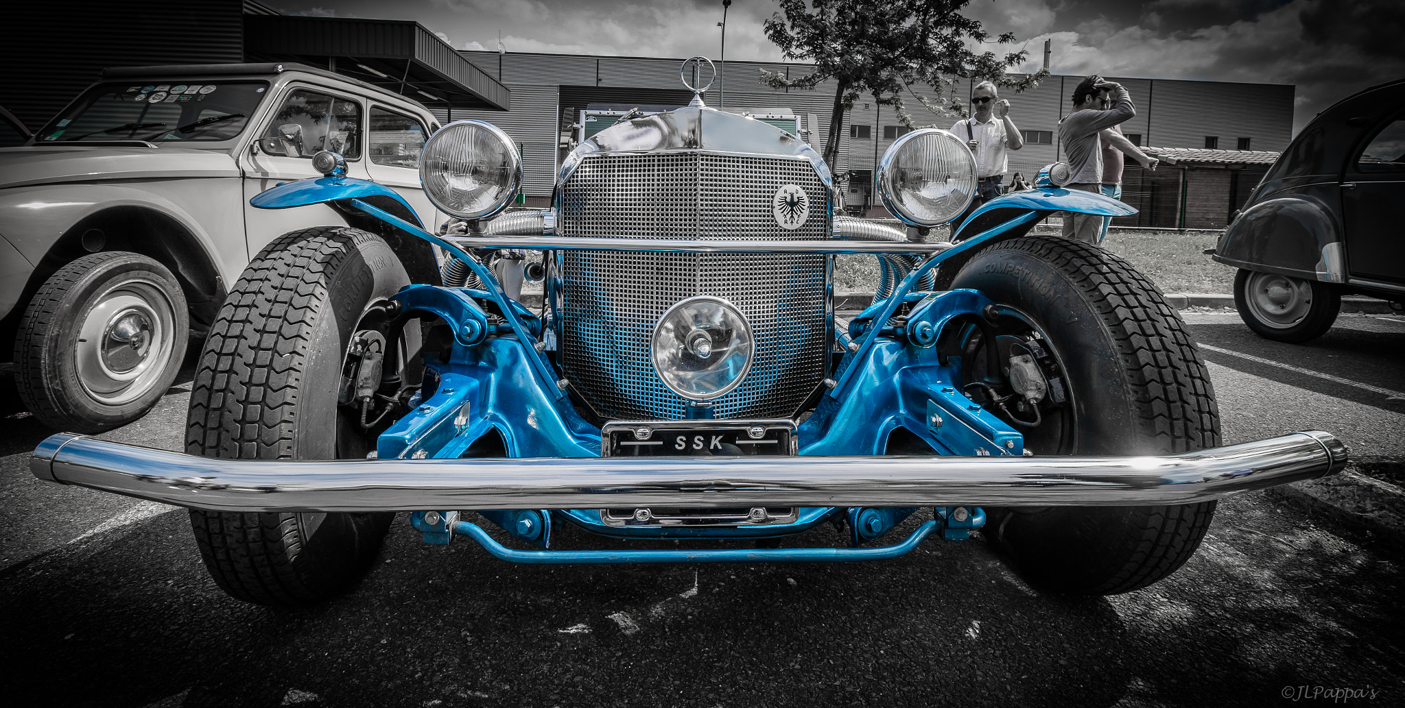 Canon EF-S 10-18mm F4.5–5.6 IS STM sample photo. Expo voitures anciennes photography