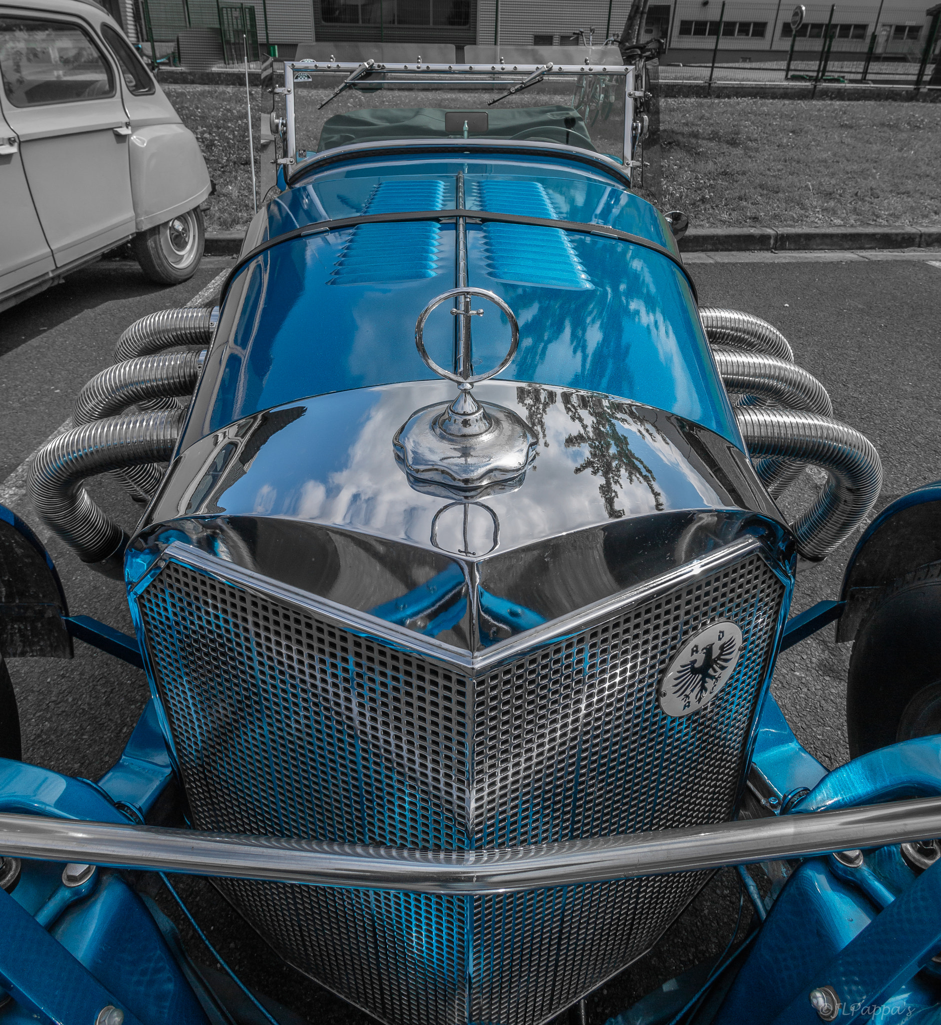 Canon EF-S 10-18mm F4.5–5.6 IS STM sample photo. Expo voitures anciennes photography