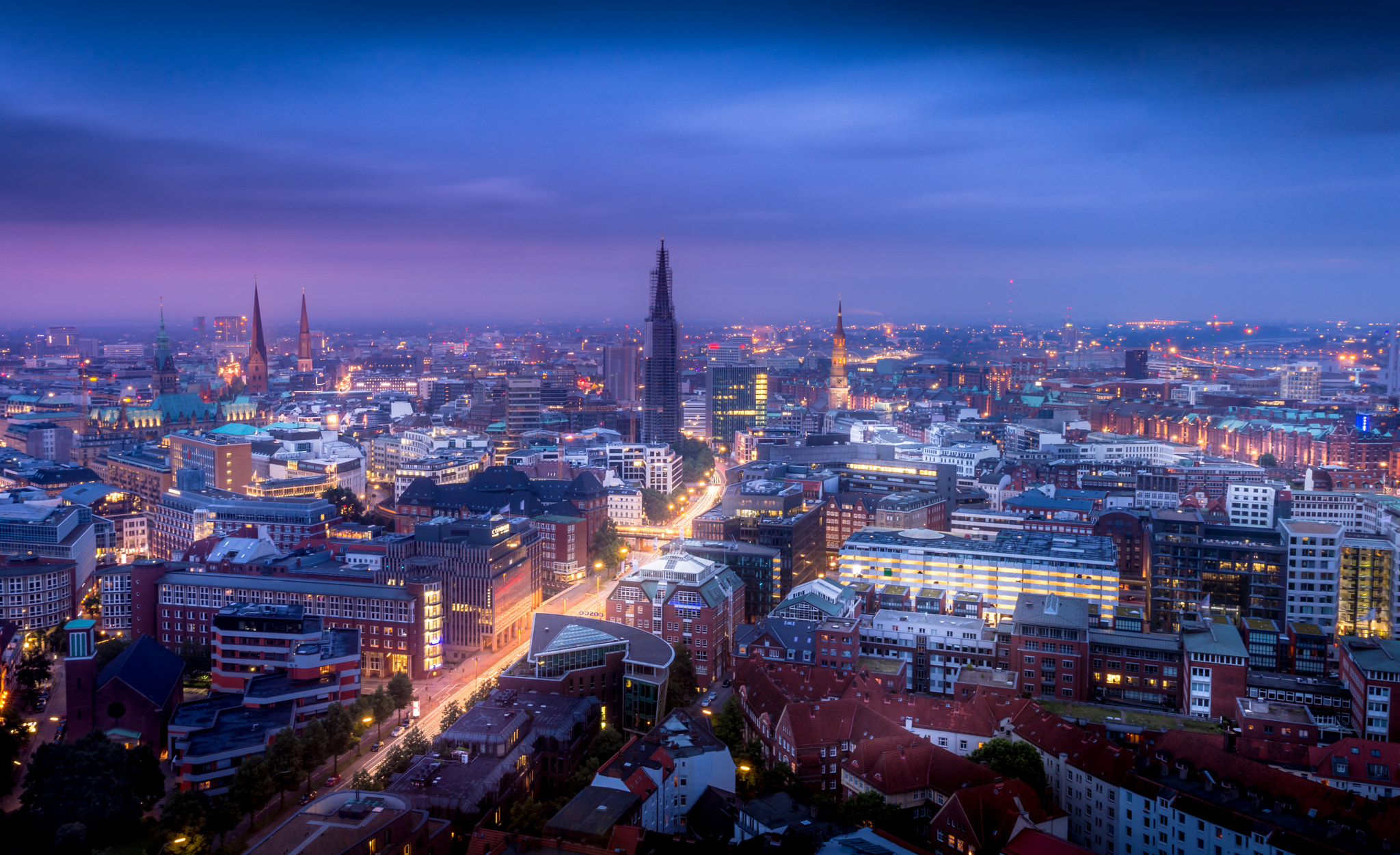 Canon EF 24-70mm F2.8L II USM sample photo. Hamburg after dark photography