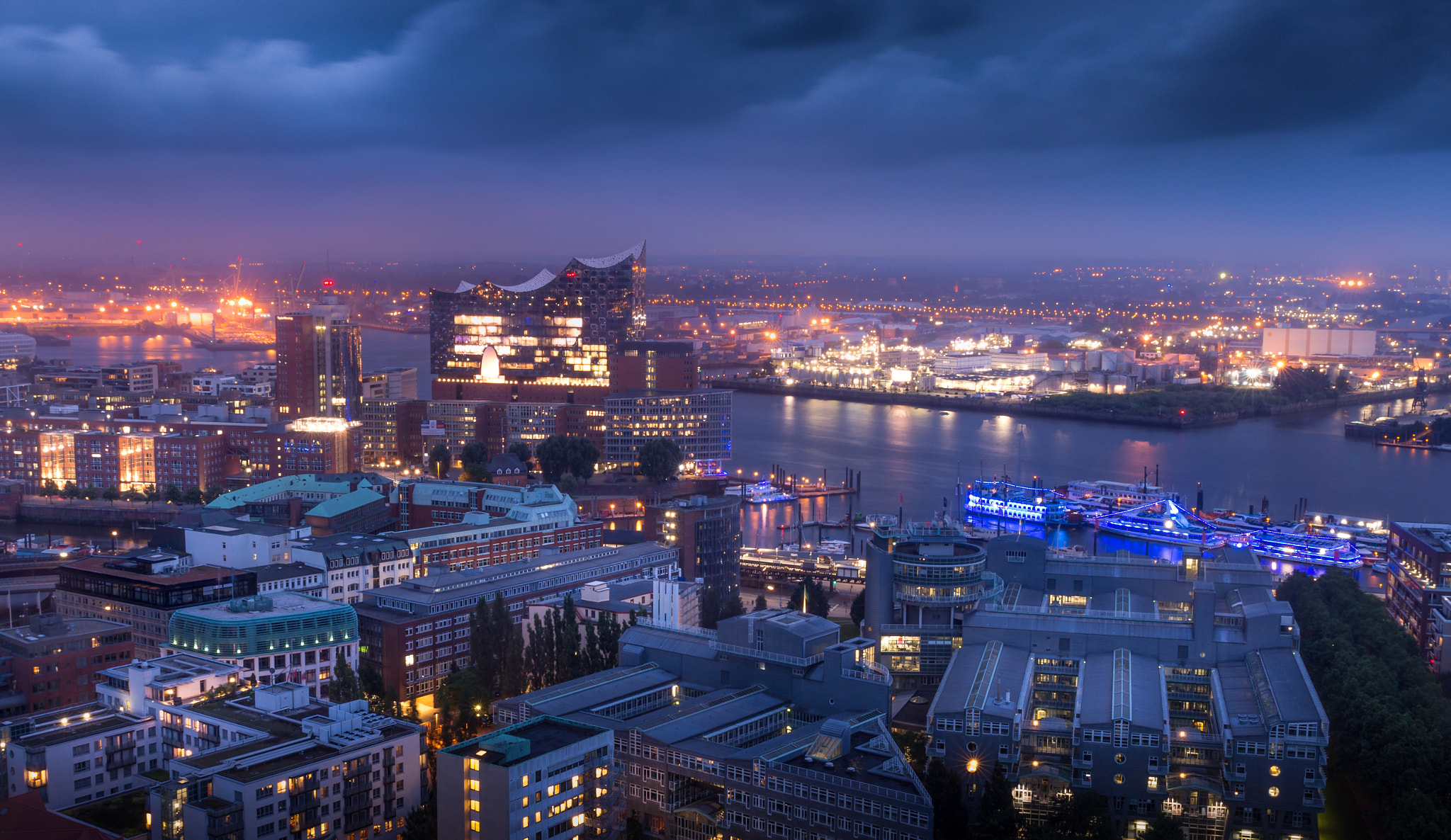 Canon EF 24-70mm F2.8L II USM sample photo. Elbphilharmonie photography