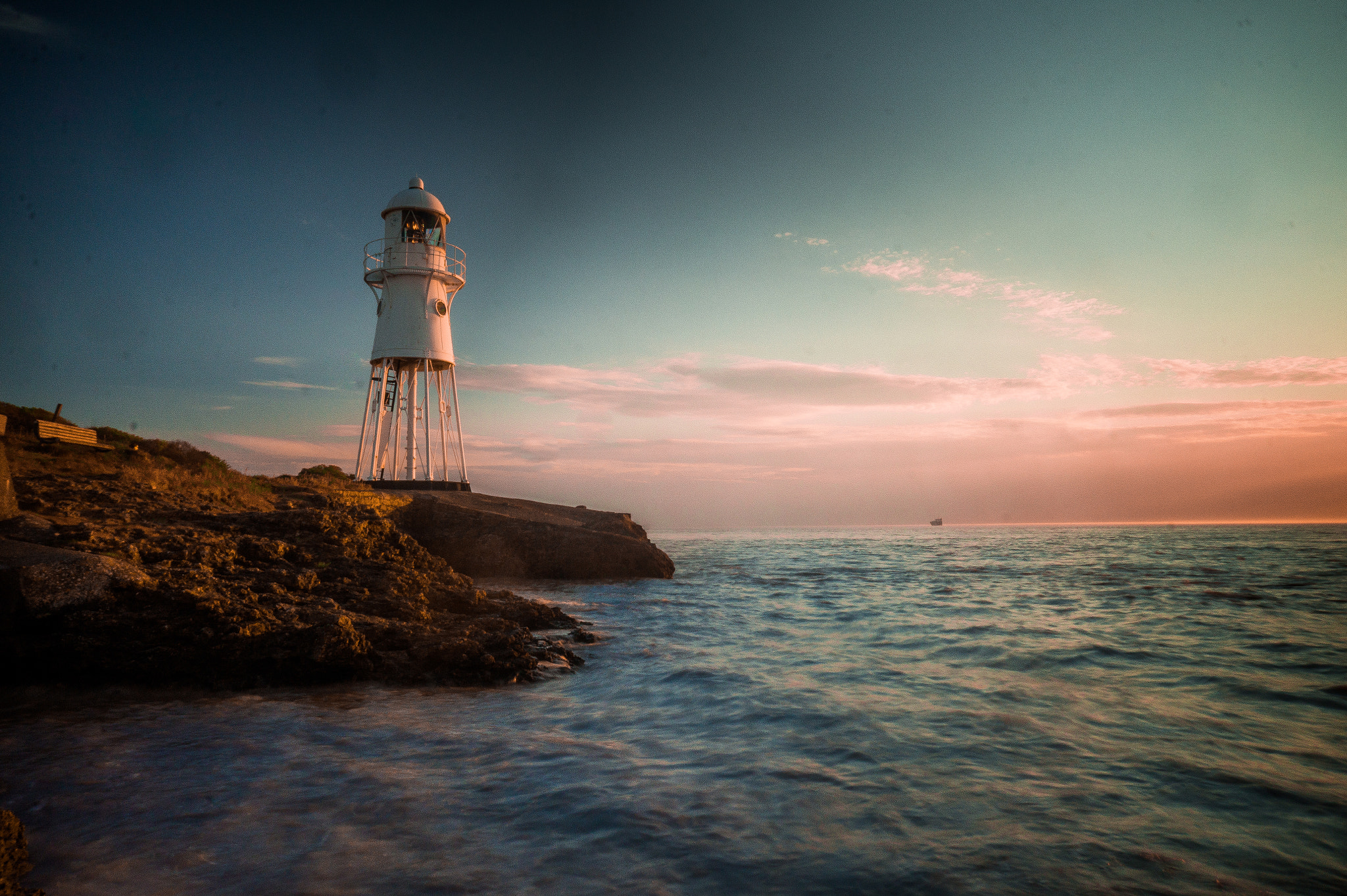 Sony Alpha a5000 (ILCE 5000) + Sony E 16mm F2.8 sample photo. Black nore lighthouse  photography