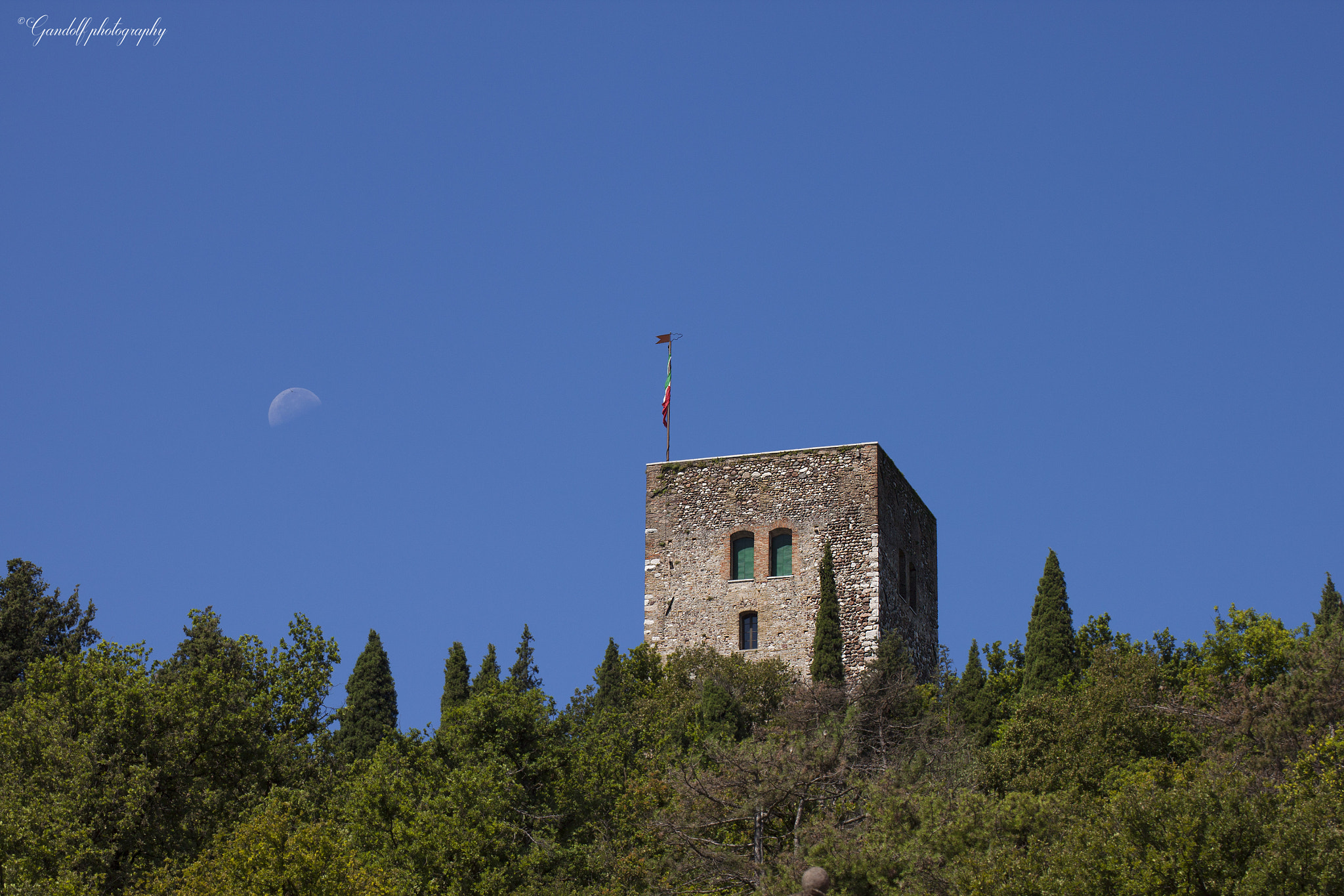 Canon EOS 500D (EOS Rebel T1i / EOS Kiss X3) sample photo. The tower and the moon photography