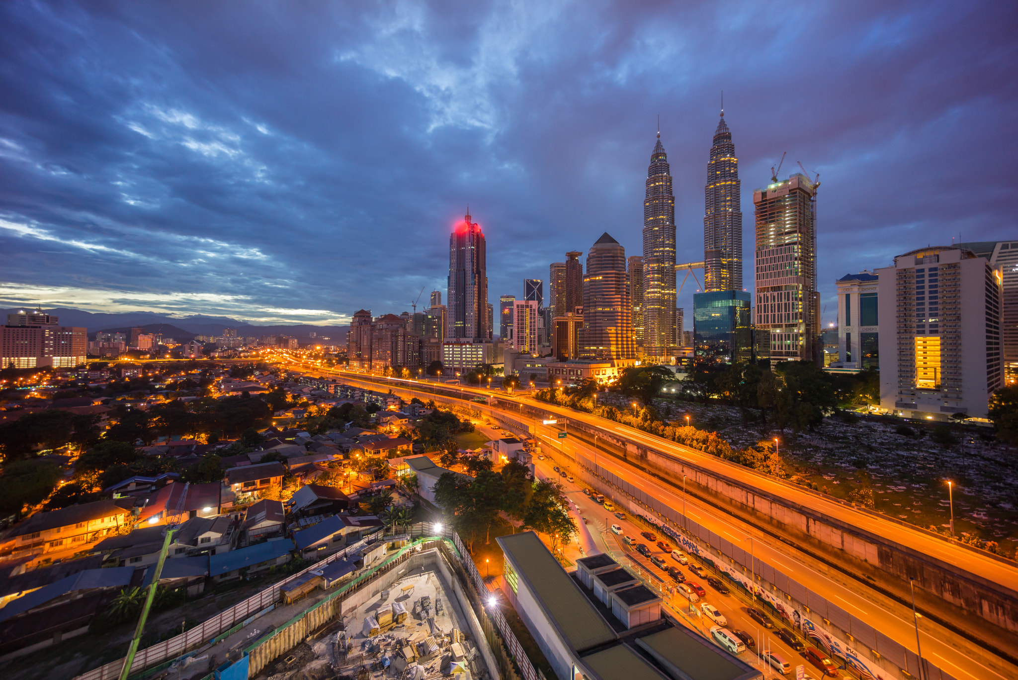 Sony a7R + Sony E 10-18mm F4 OSS sample photo. Moody morning photography