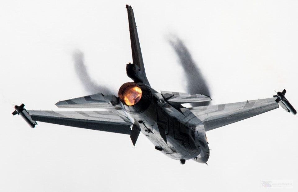 Canon EF 200mm F2.8L II USM sample photo. Extreme speed photography