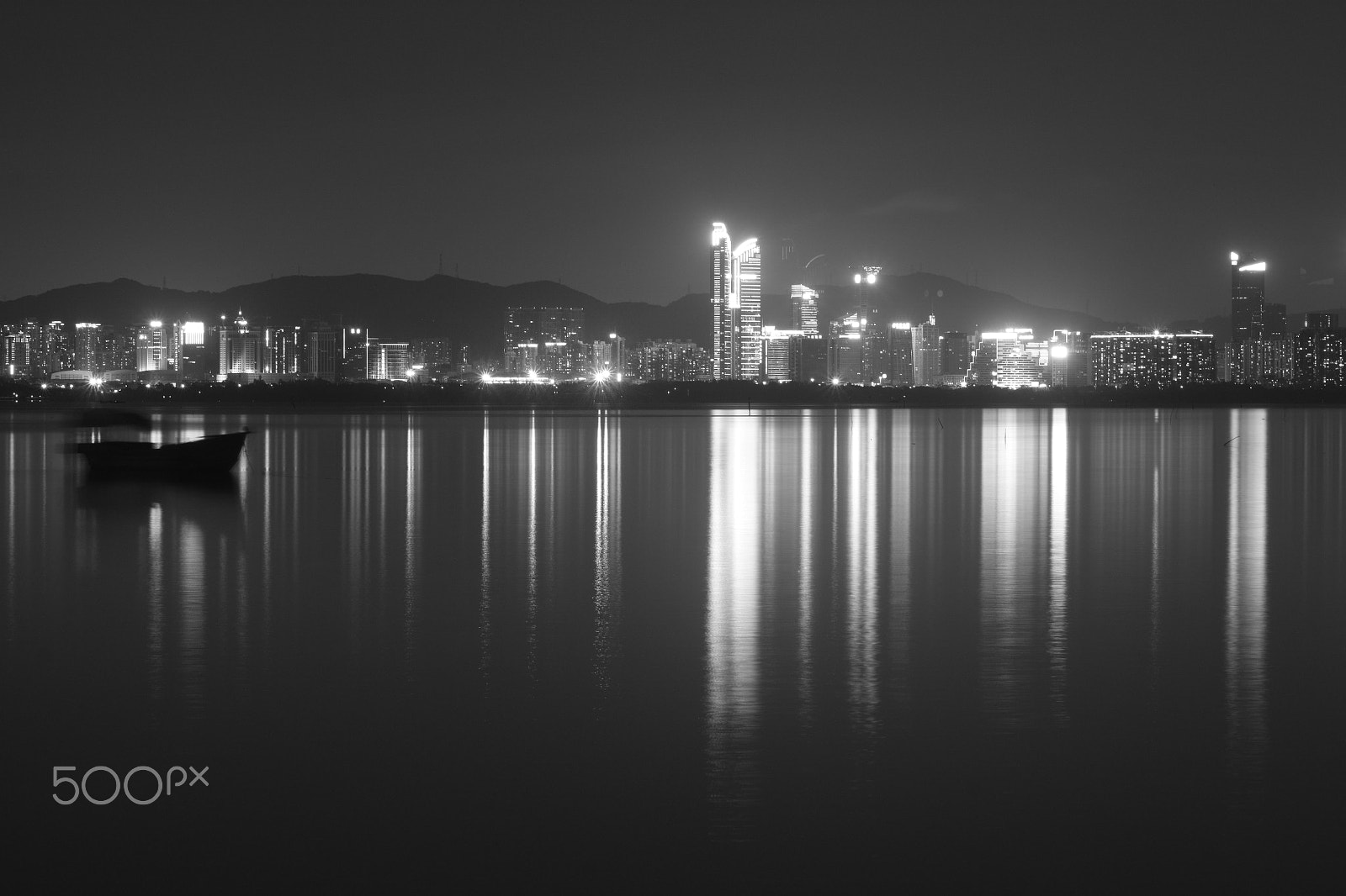 Canon EF 75-300mm f/4-5.6 USM sample photo. Boat in the night (bnw) photography