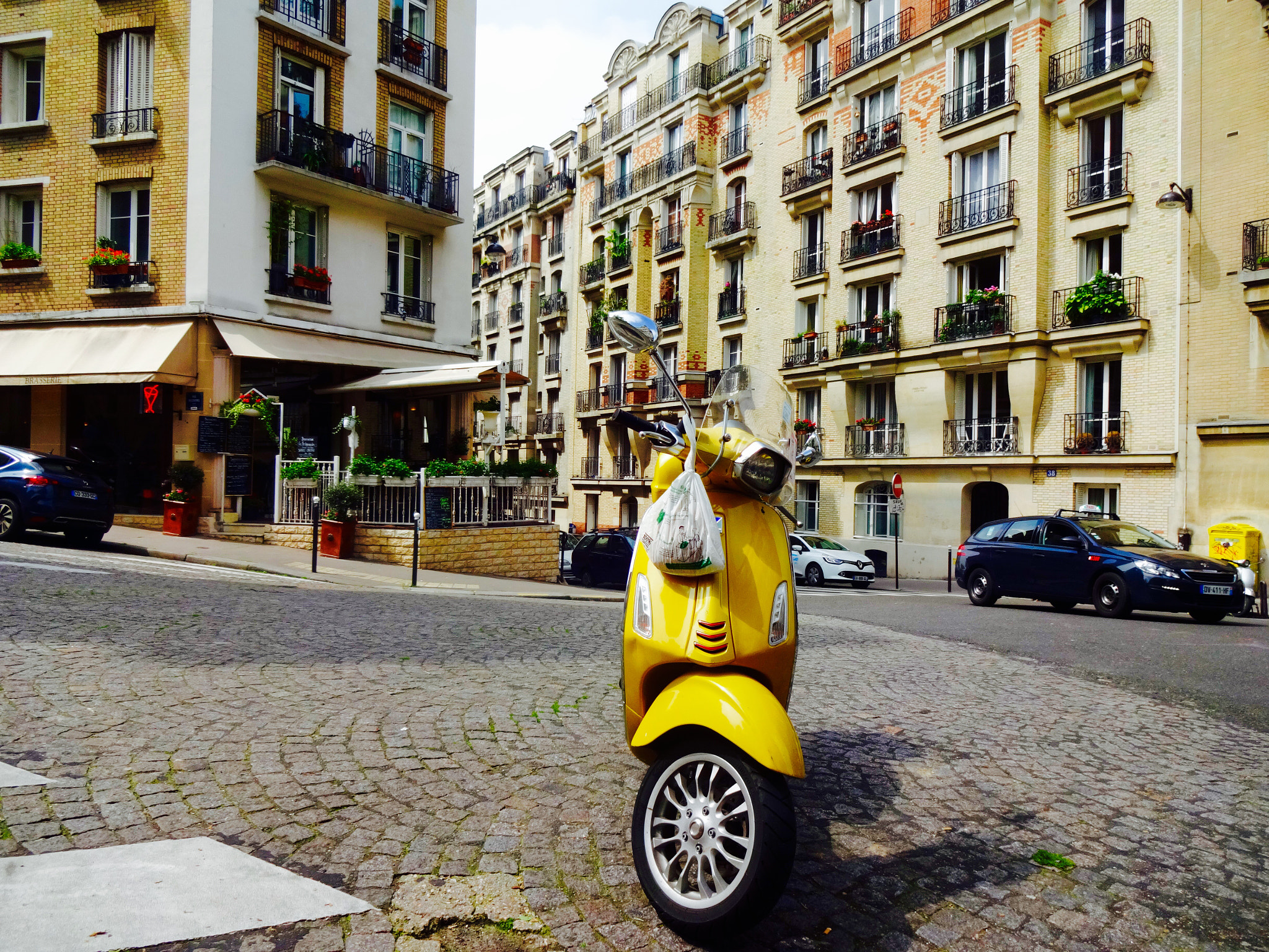 Sony DSC-WX200 sample photo. Yellow scooter with beautiful paris architecture photography