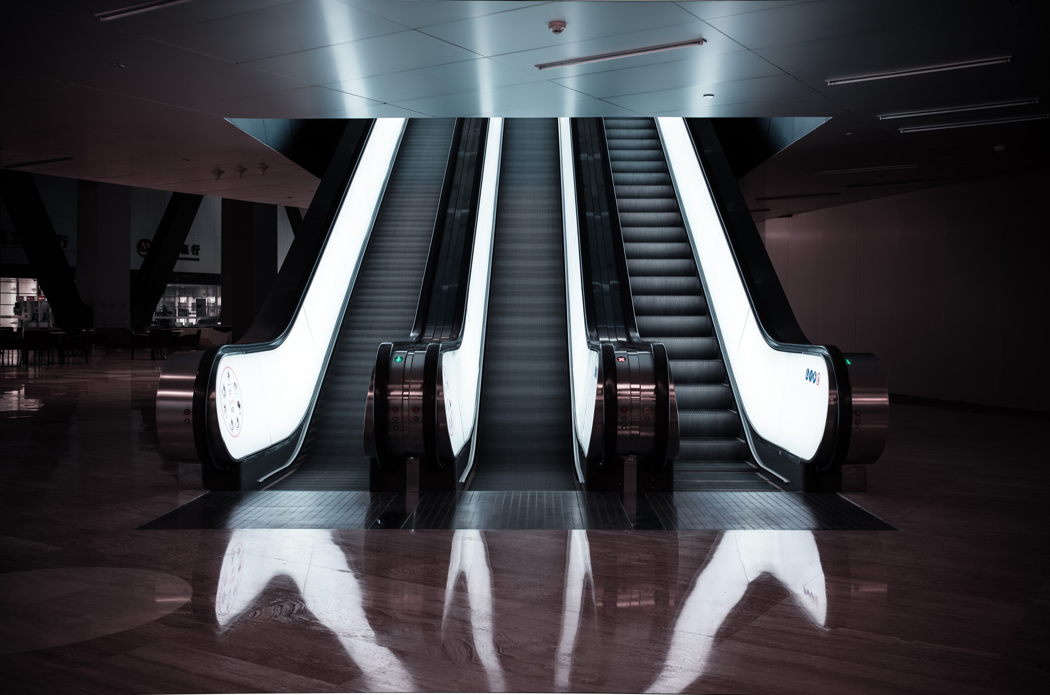 Nikon D810 + Nikon AF Nikkor 35mm F2D sample photo. Escalator photography