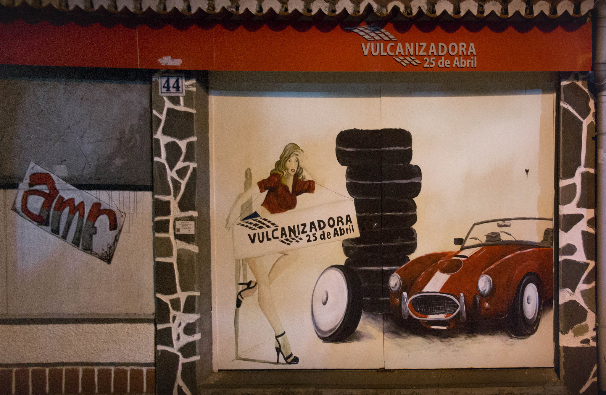 Samsung NX300M + Samsung NX 18-55mm F3.5-5.6 OIS sample photo. Pit stop photography