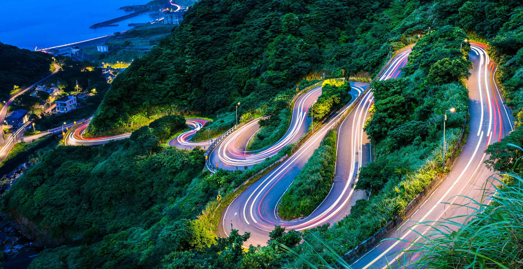 Nikon AF-S Nikkor 24mm F1.8G ED sample photo. Taipei jiufen s-light trail photography