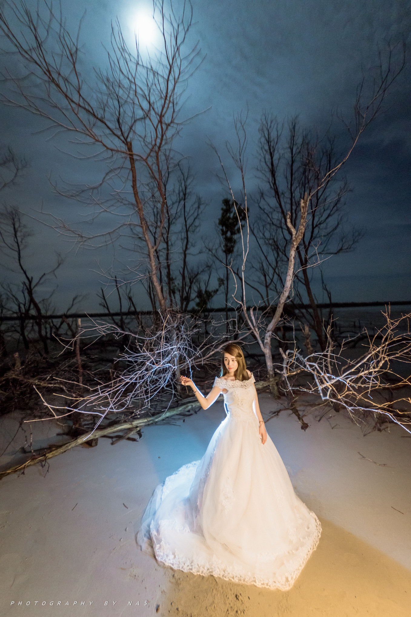 Sony FE 28mm F2 sample photo. Beauty under moonlight,like a fairy! photography