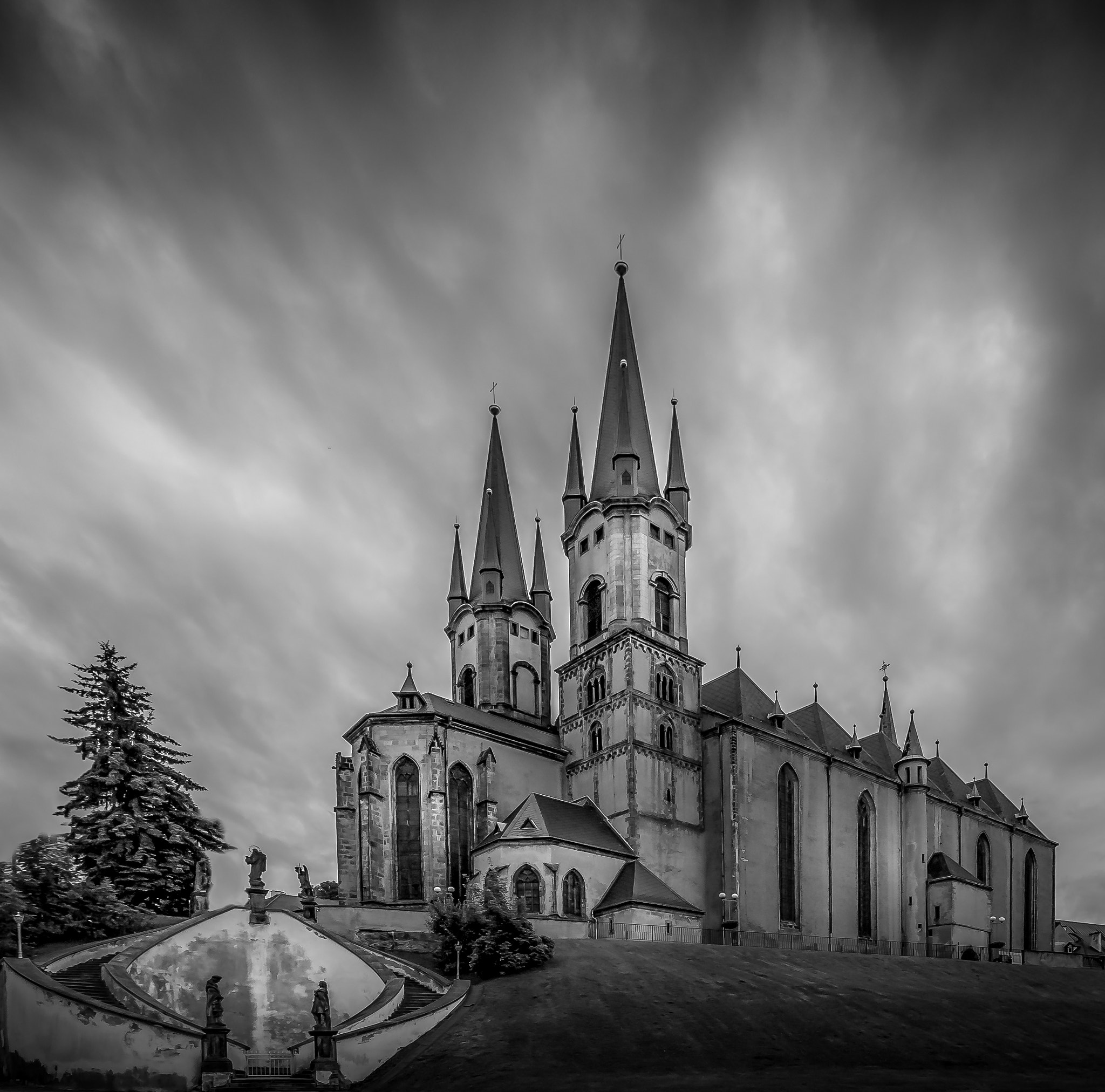 Canon EOS 70D + Canon EF-S 10-18mm F4.5–5.6 IS STM sample photo. St.nicolas church in cheb photography