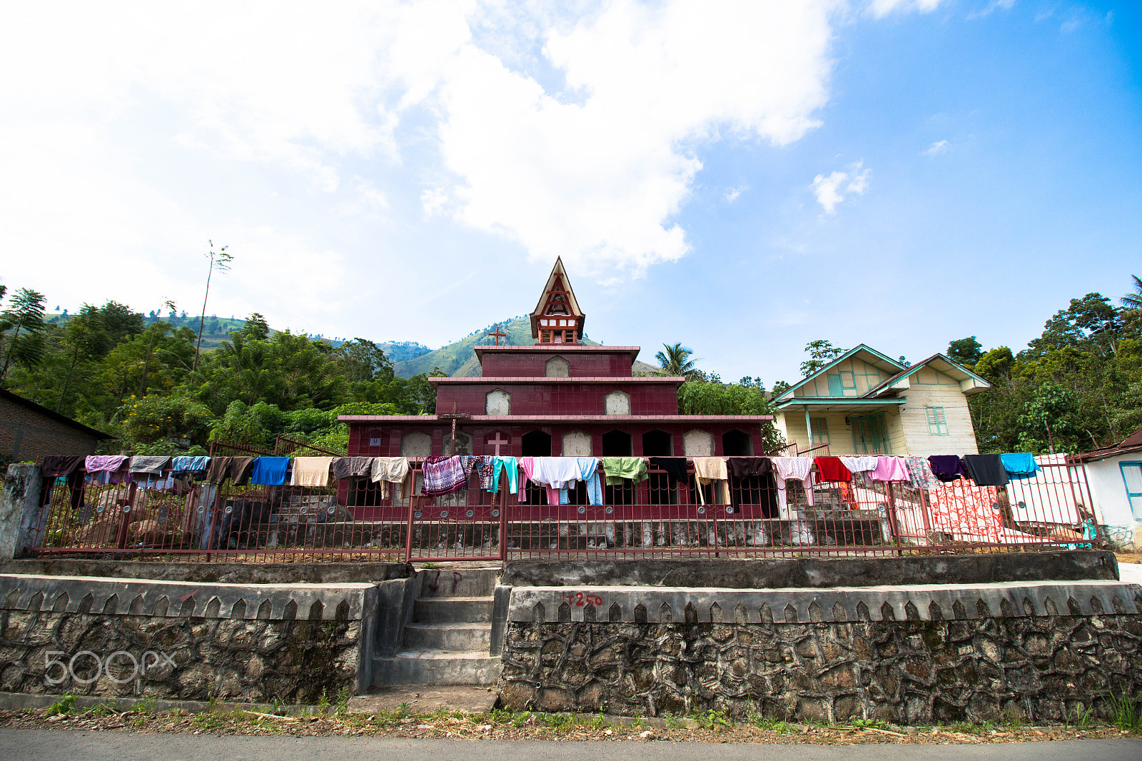 Canon EF-S 10-18mm F4.5–5.6 IS STM sample photo. Clothes and temple photography