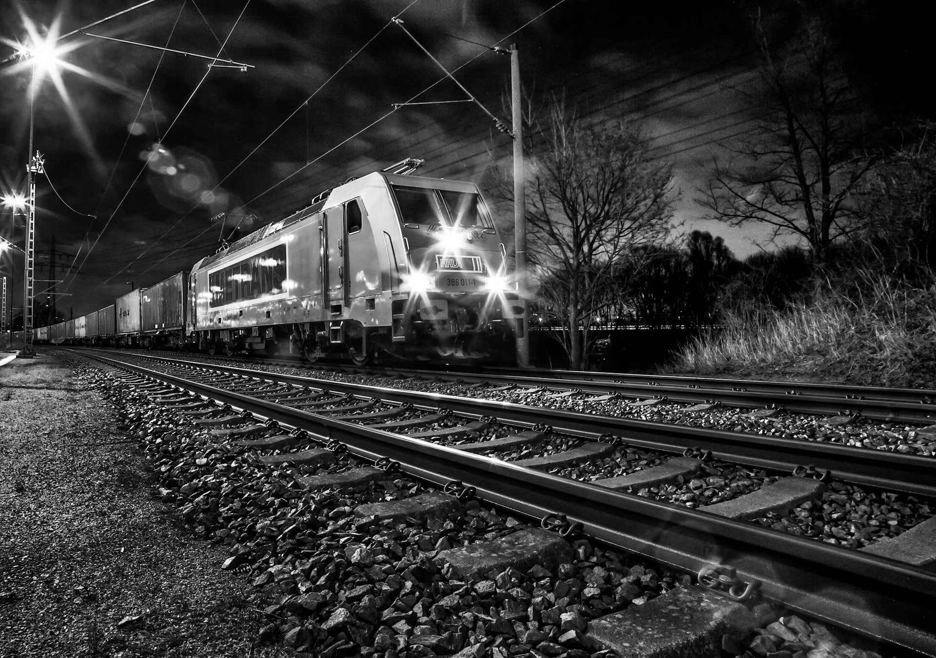 Tamron AF 19-35mm f/3.5-4.5 sample photo. Train photography