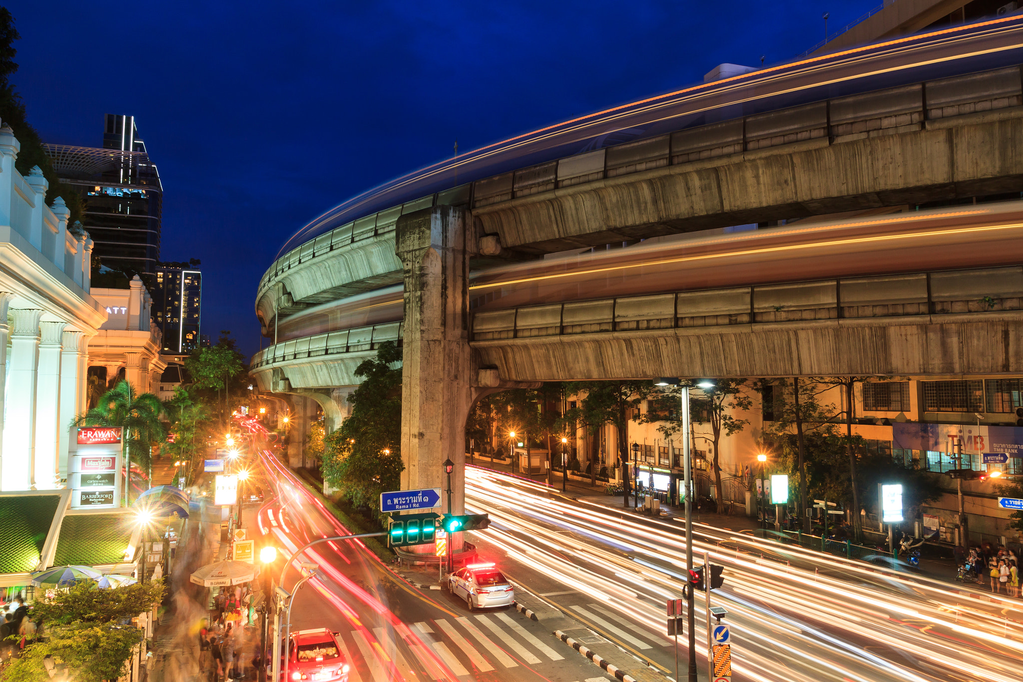 Canon EOS 500D (EOS Rebel T1i / EOS Kiss X3) sample photo. Bangkok night , traffic in center of bangkok photography