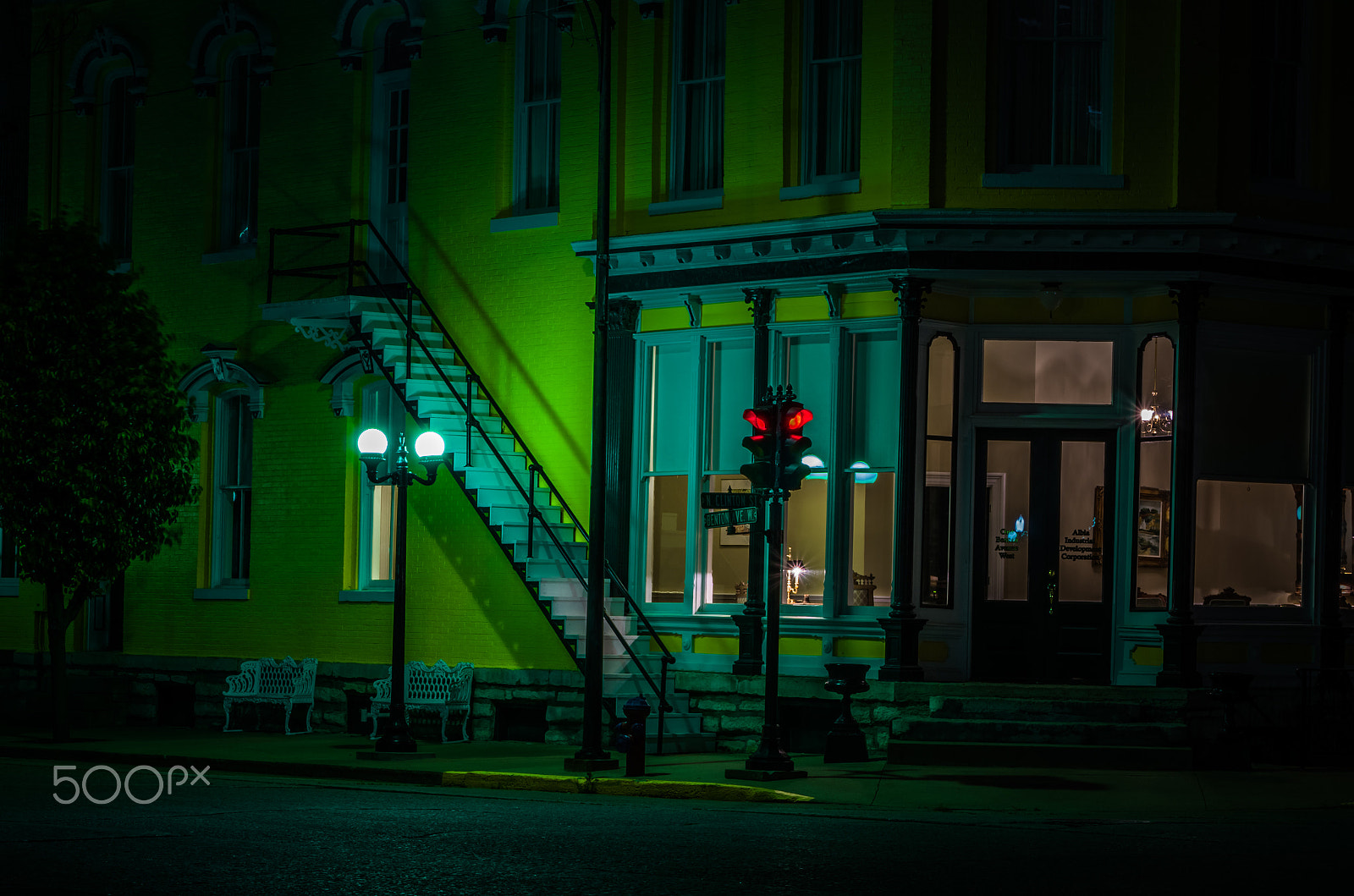 Sigma 17-70mm F2.8-4 DC Macro HSM | C sample photo. Night building photography