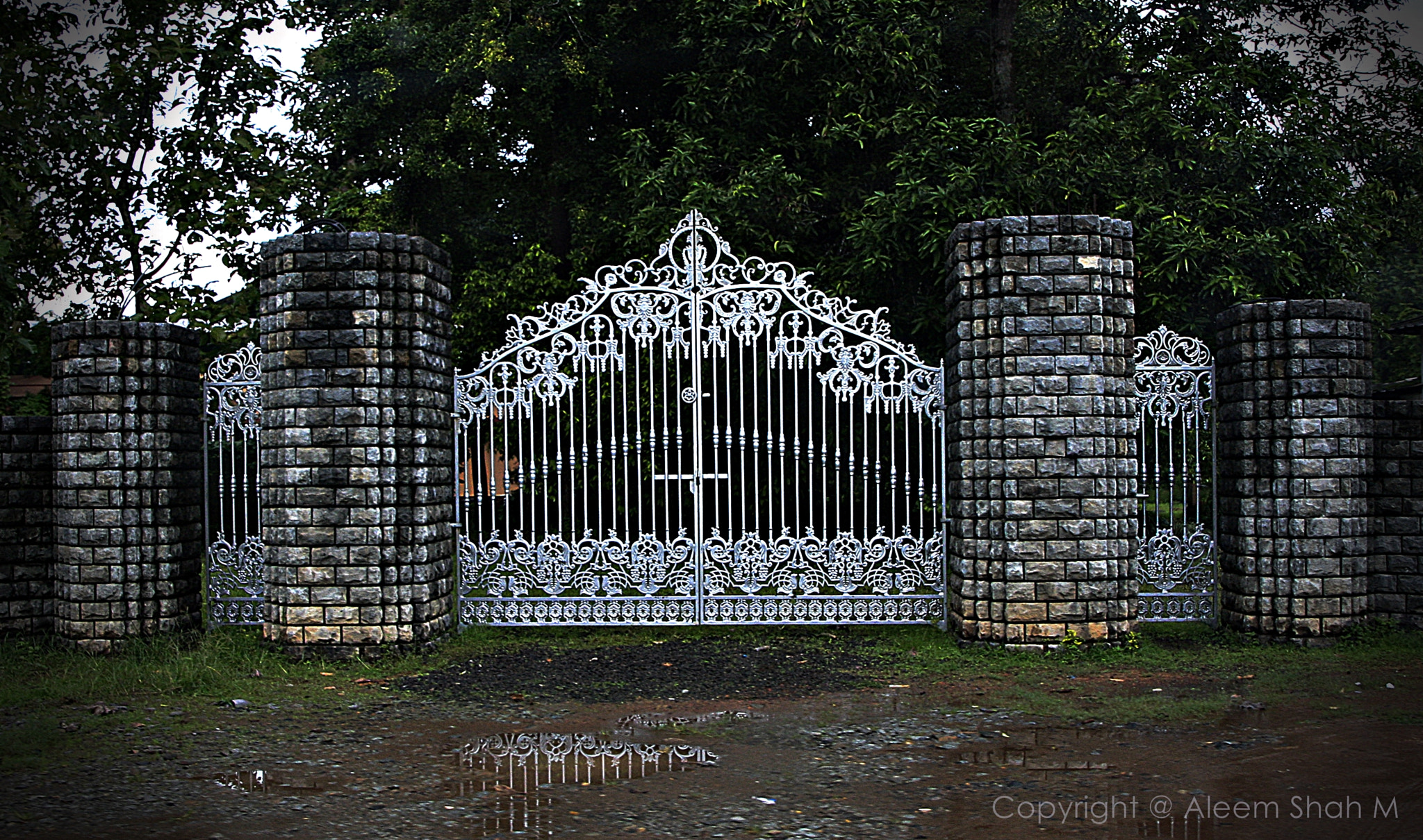 Canon EOS 40D sample photo. The gate photography