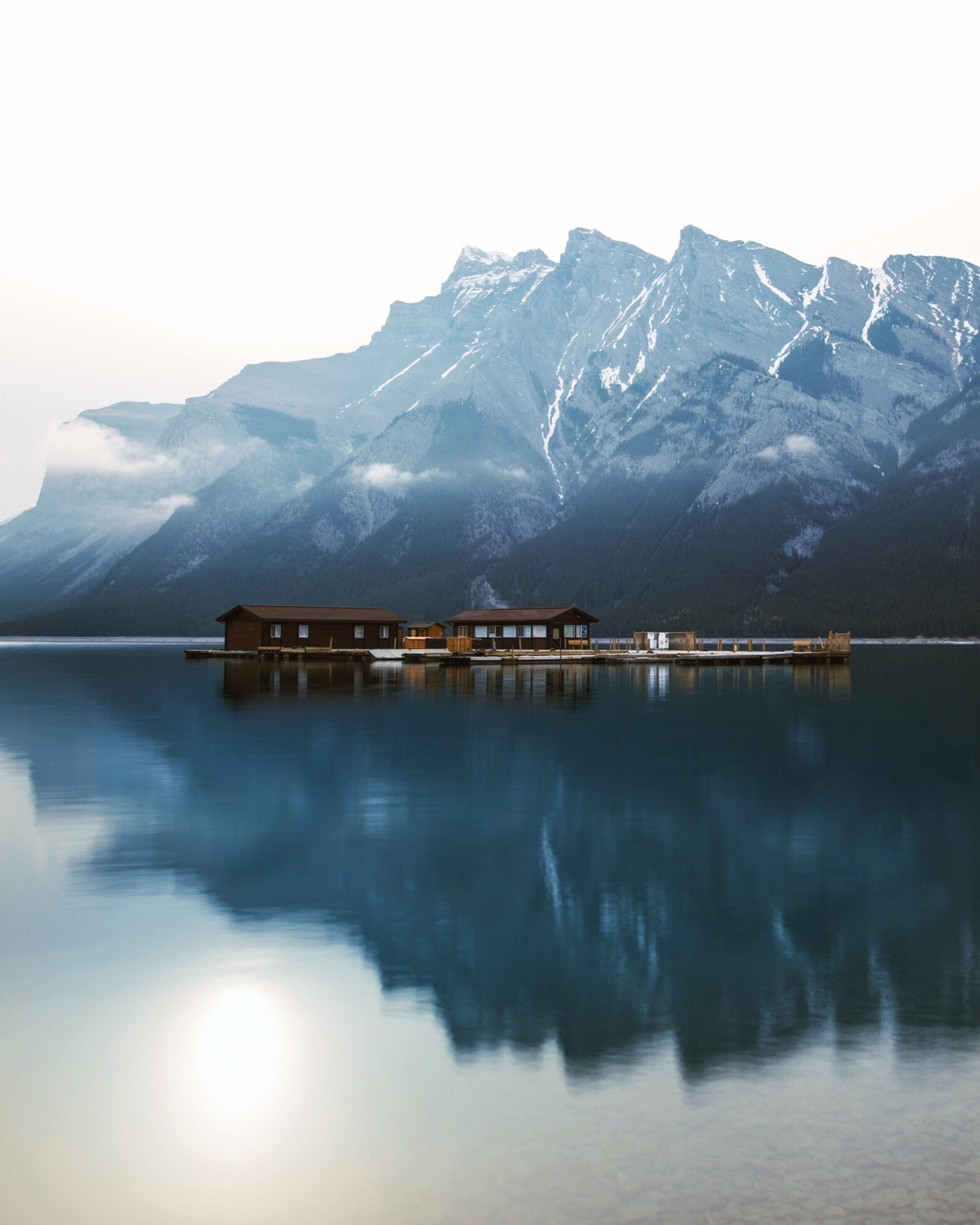 Nikon D4 + Nikon AF-S Nikkor 20mm F1.8G ED sample photo. Lake minnewanka. banff. alberta. photography