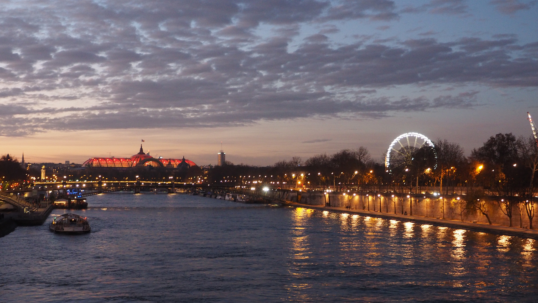 Olympus OM-D E-M1 + OLYMPUS M.12-50mm F3.5-6.3 sample photo. Paris tourist view on an evening photography