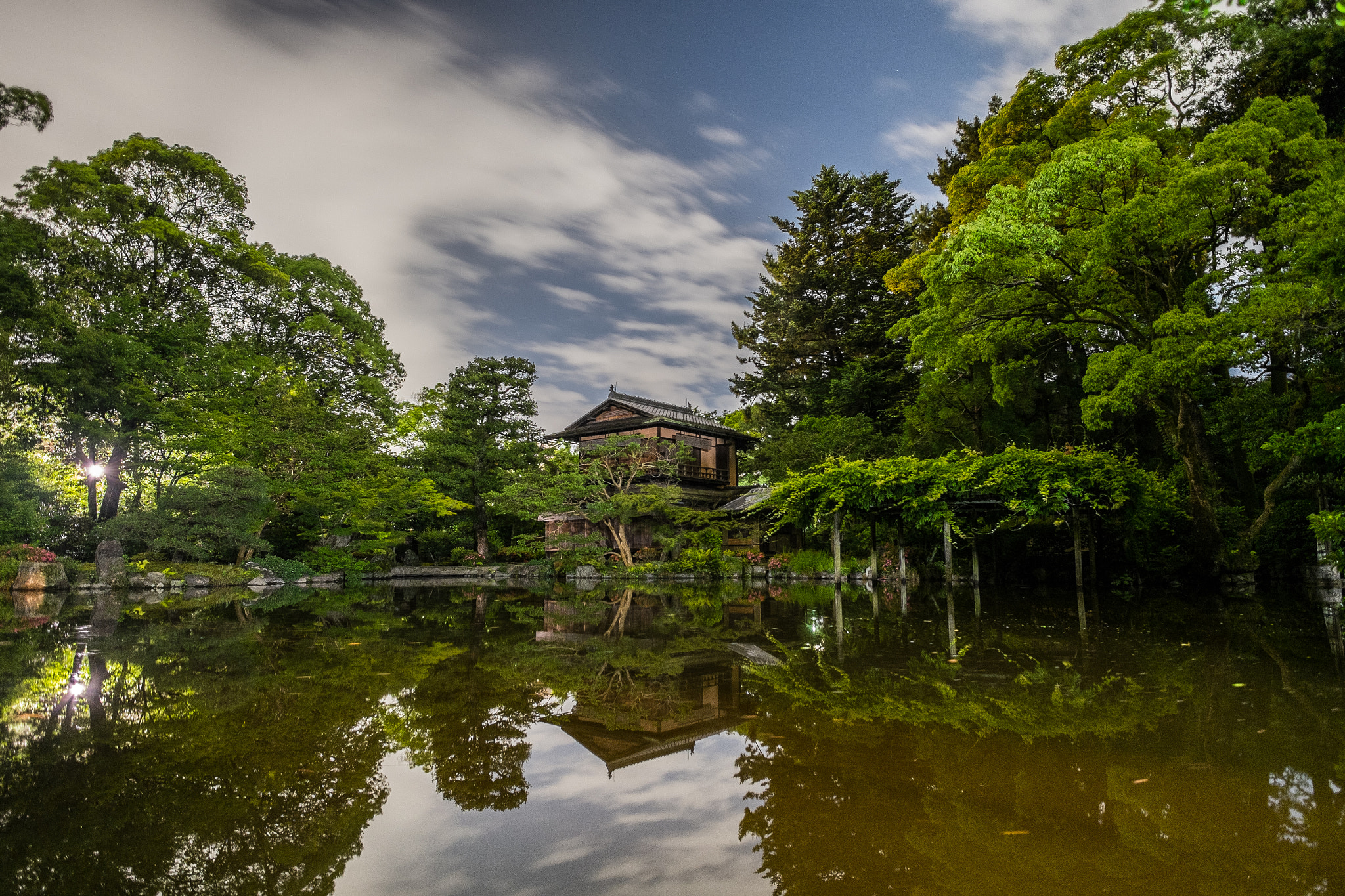 Fujifilm X-E1 + Fujifilm XF 14mm F2.8 R sample photo. Light night photography