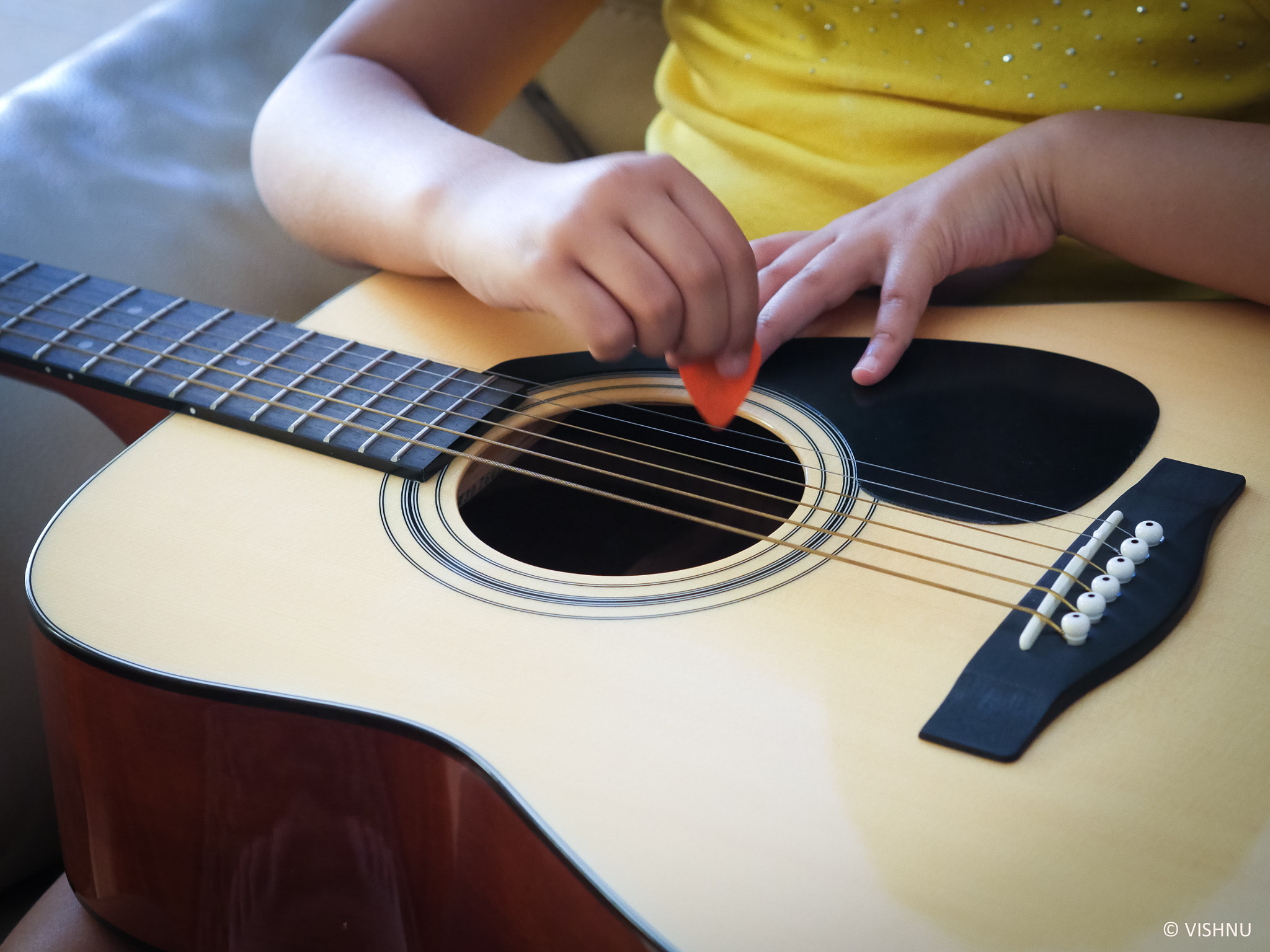 Panasonic Lumix DMC-GH4 + Olympus M.Zuiko Digital 45mm F1.8 sample photo. Guitar.jpg photography