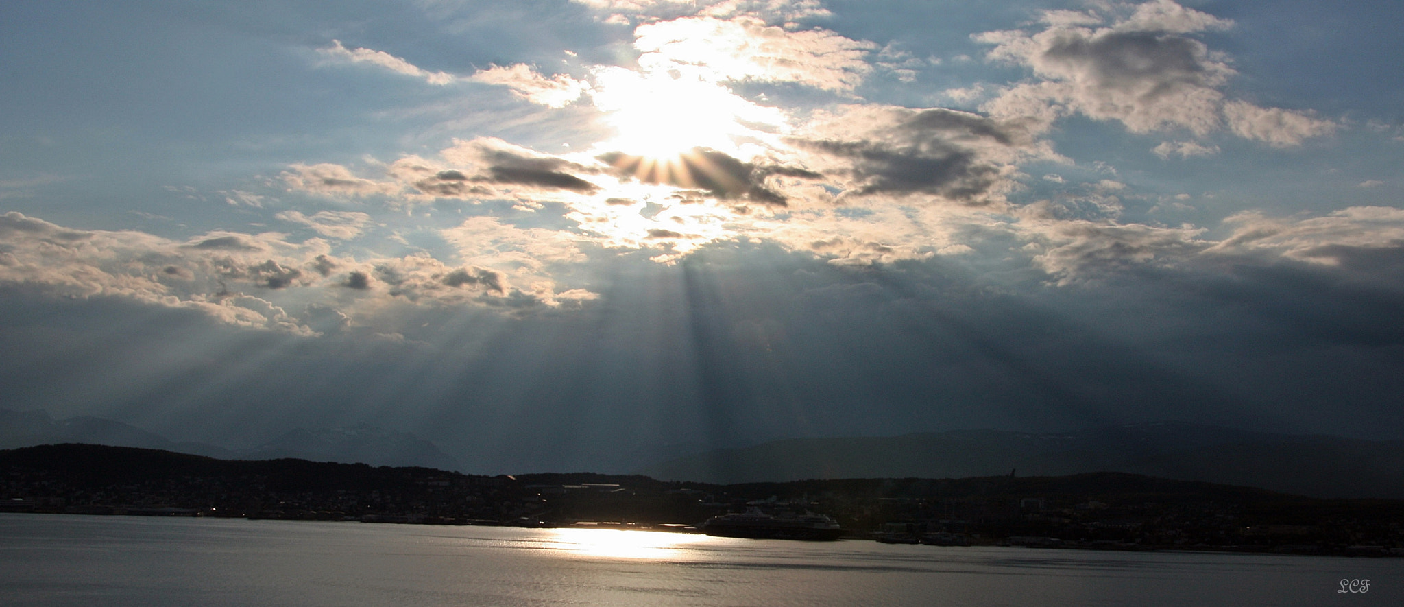 Canon EOS 450D (EOS Rebel XSi / EOS Kiss X2) sample photo. Rays of sun... photography