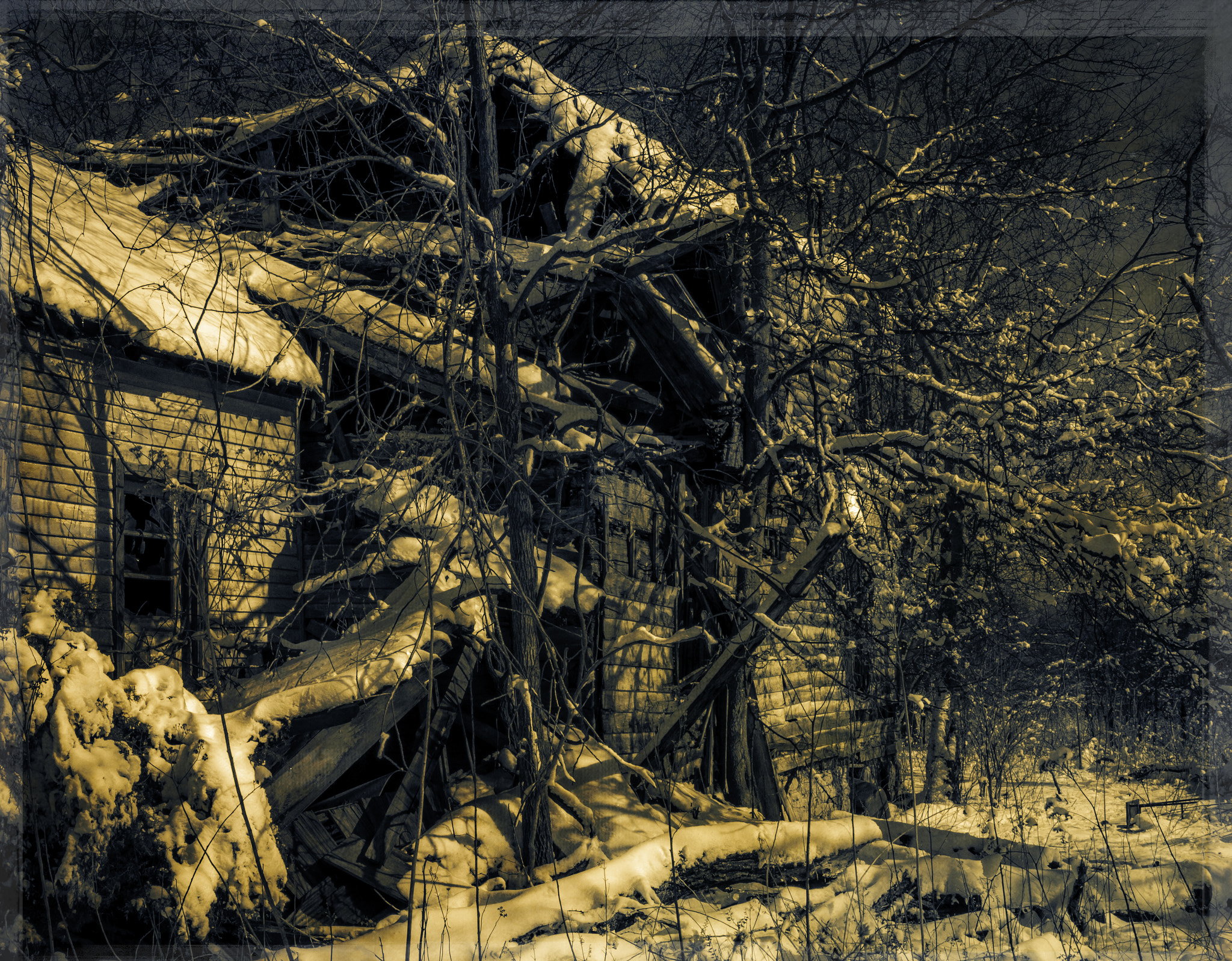 AF Zoom-Nikkor 28-80mm f/3.3-5.6G sample photo. Snowy house photography