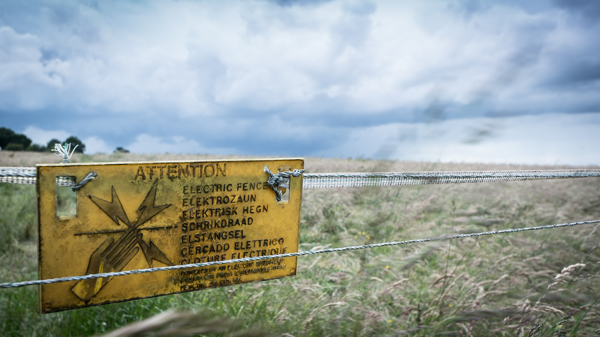 Nikon D5200 + Sigma 8-16mm F4.5-5.6 DC HSM sample photo. Electric fence warning photography