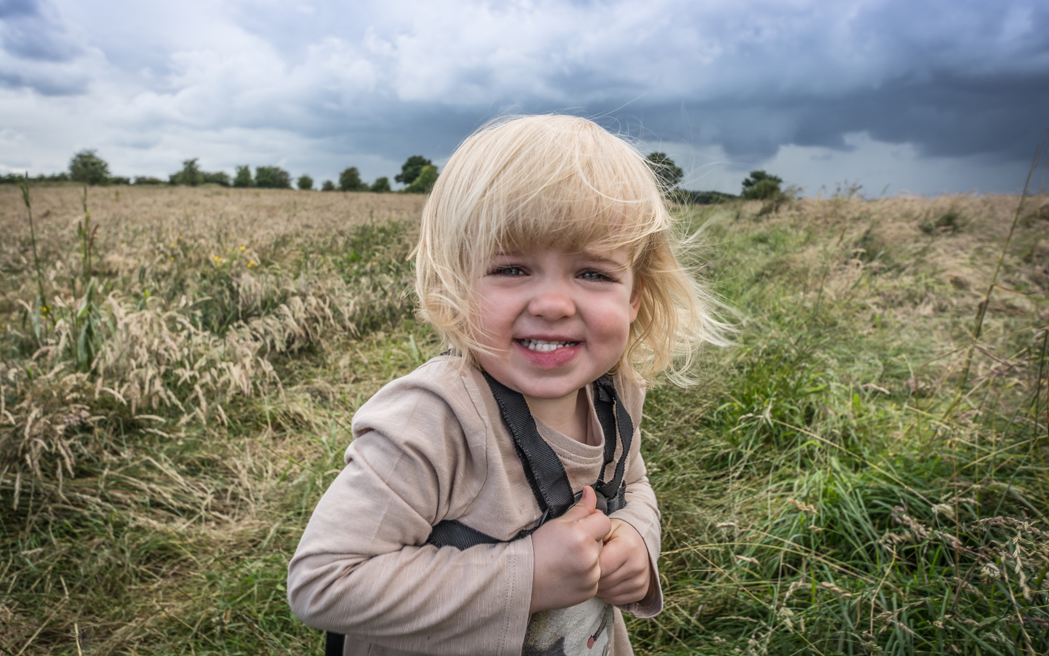 Sigma 8-16mm F4.5-5.6 DC HSM sample photo. Little girl scared of the storm photography