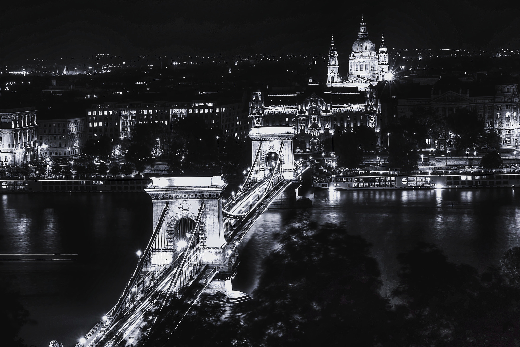 Panasonic Lumix DMC-GF1 sample photo. Chainbridge budapest photography