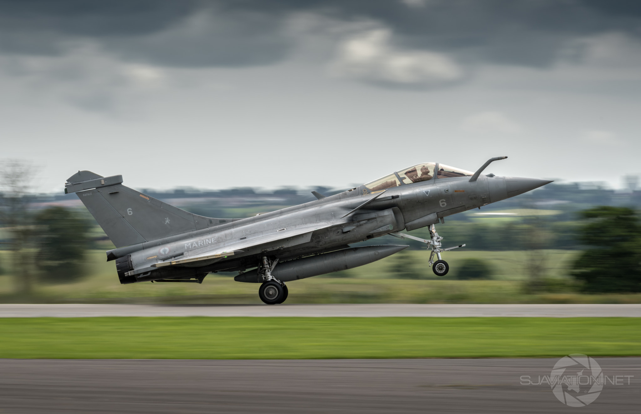 Nikon AF-S Nikkor 300mm F2.8G ED-IF VR sample photo. 'landivisiau rafale' photography