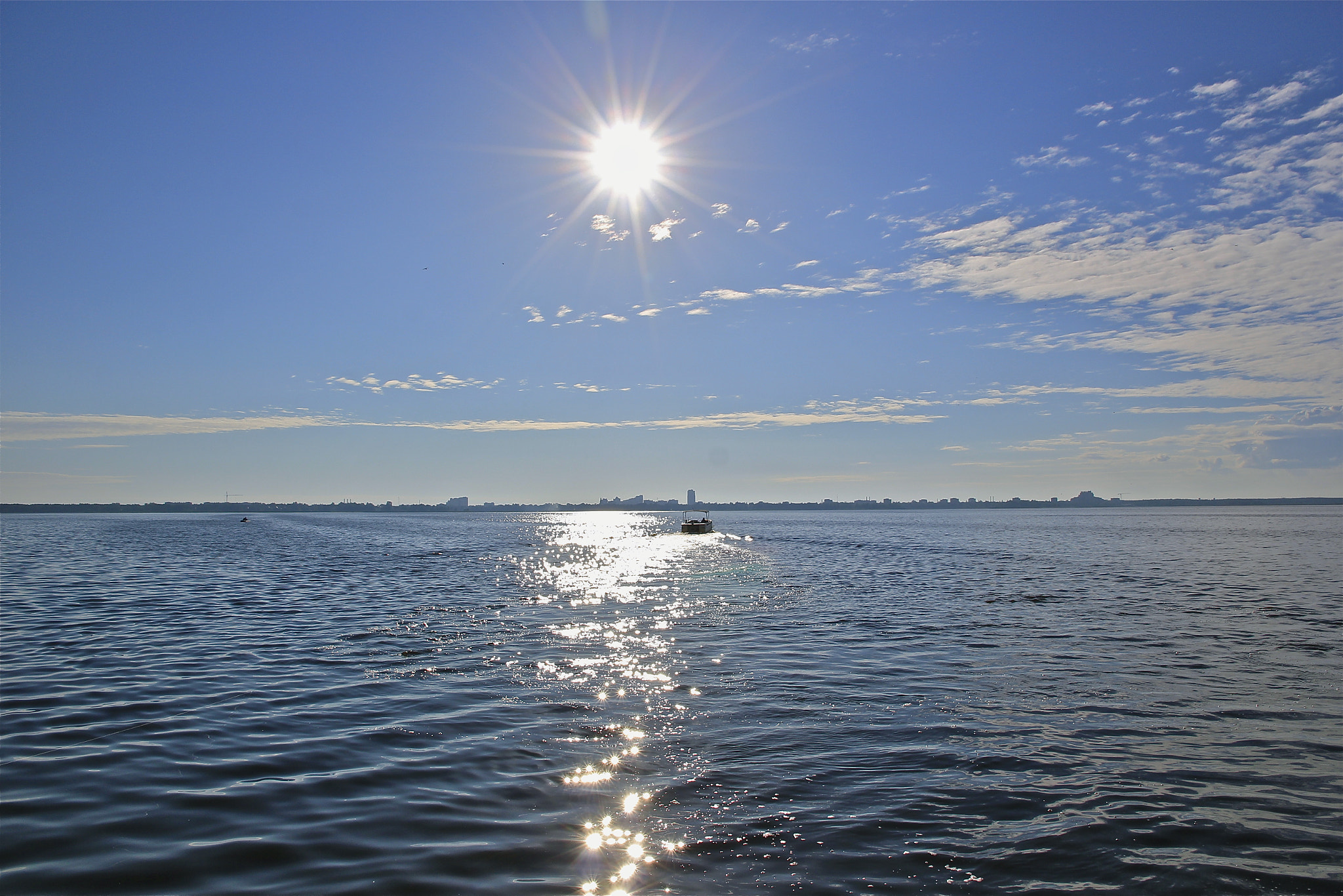 Canon EOS 550D (EOS Rebel T2i / EOS Kiss X4) sample photo. Sailing into the sun trail photography