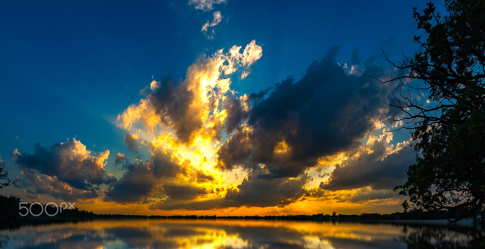 Samyang 12mm F2.8 ED AS NCS Fisheye sample photo. Sunset sunrays photography