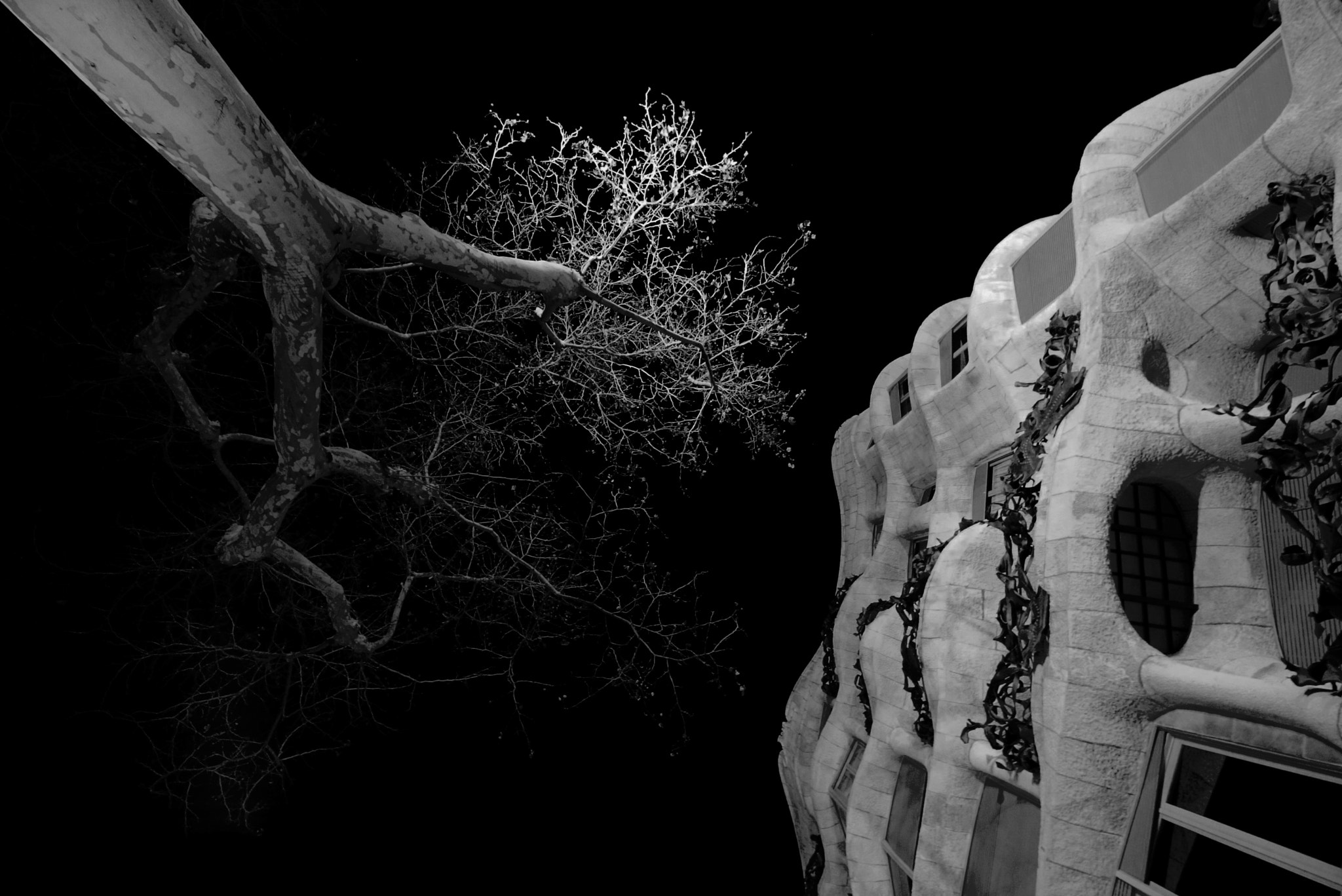 Canon EF-S 10-18mm F4.5–5.6 IS STM sample photo. Casa milá photography