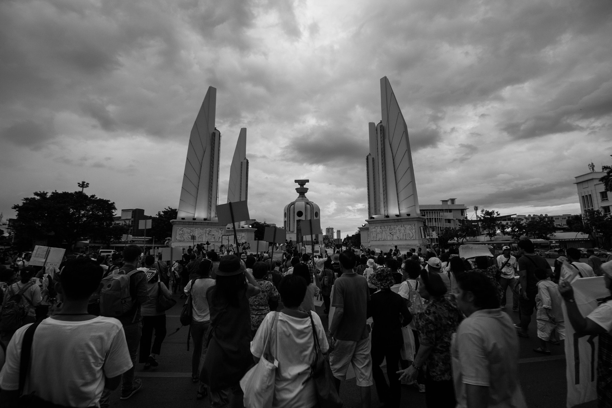 Canon EF-S 10-18mm F4.5–5.6 IS STM sample photo. Walk to democracy photography