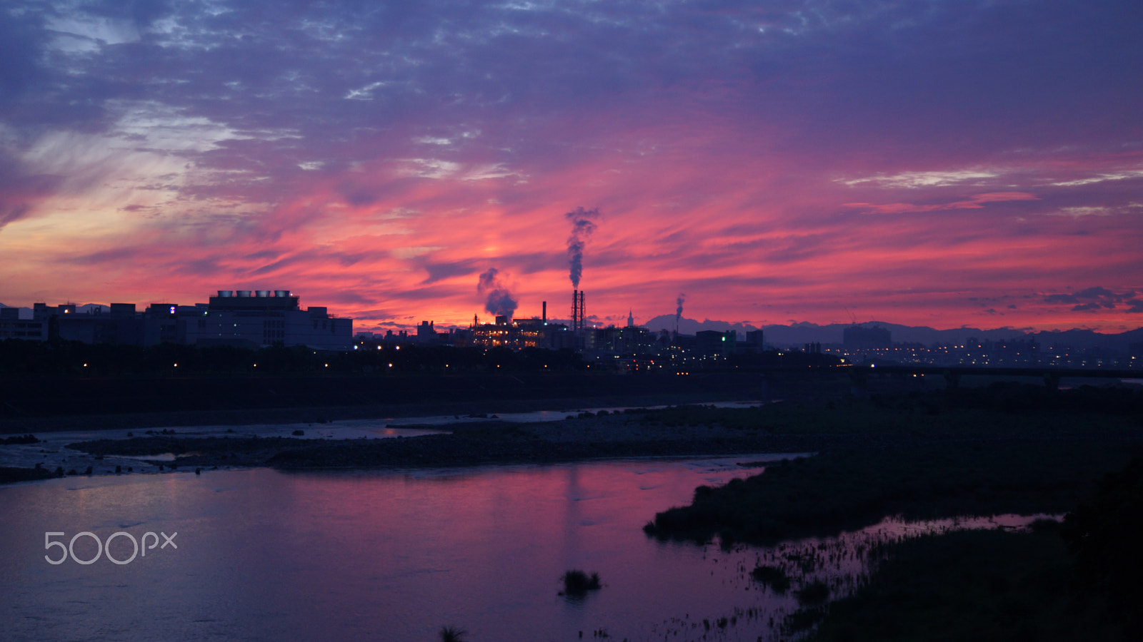 Sony SLT-A77 sample photo. Dawn over industriall town photography