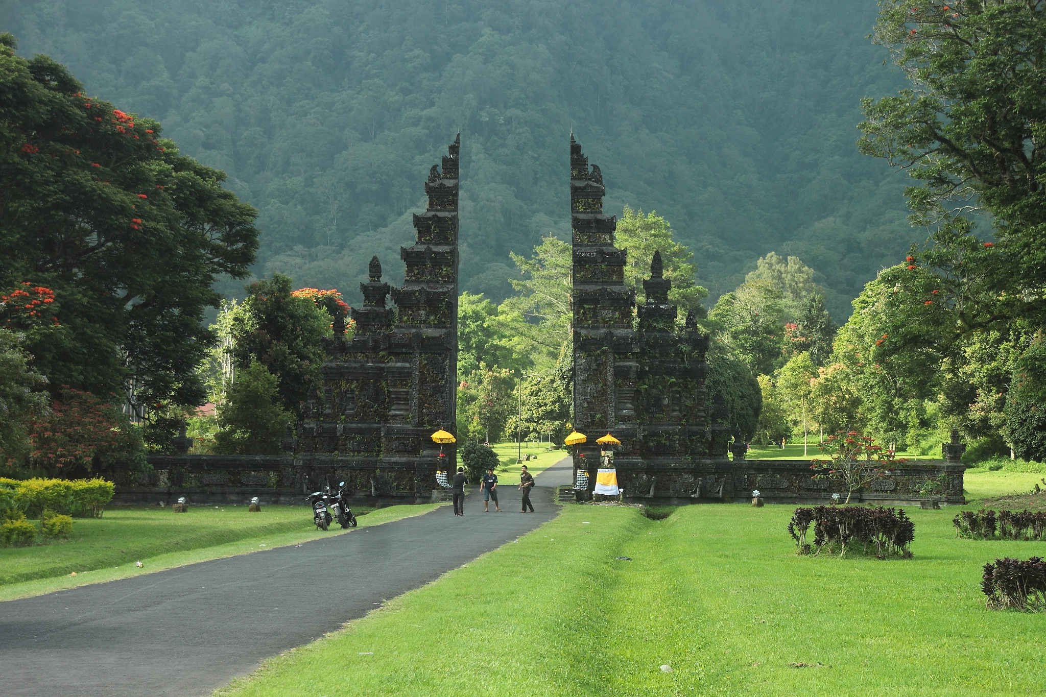 Canon EOS 500D (EOS Rebel T1i / EOS Kiss X3) sample photo. Candi kuning photography