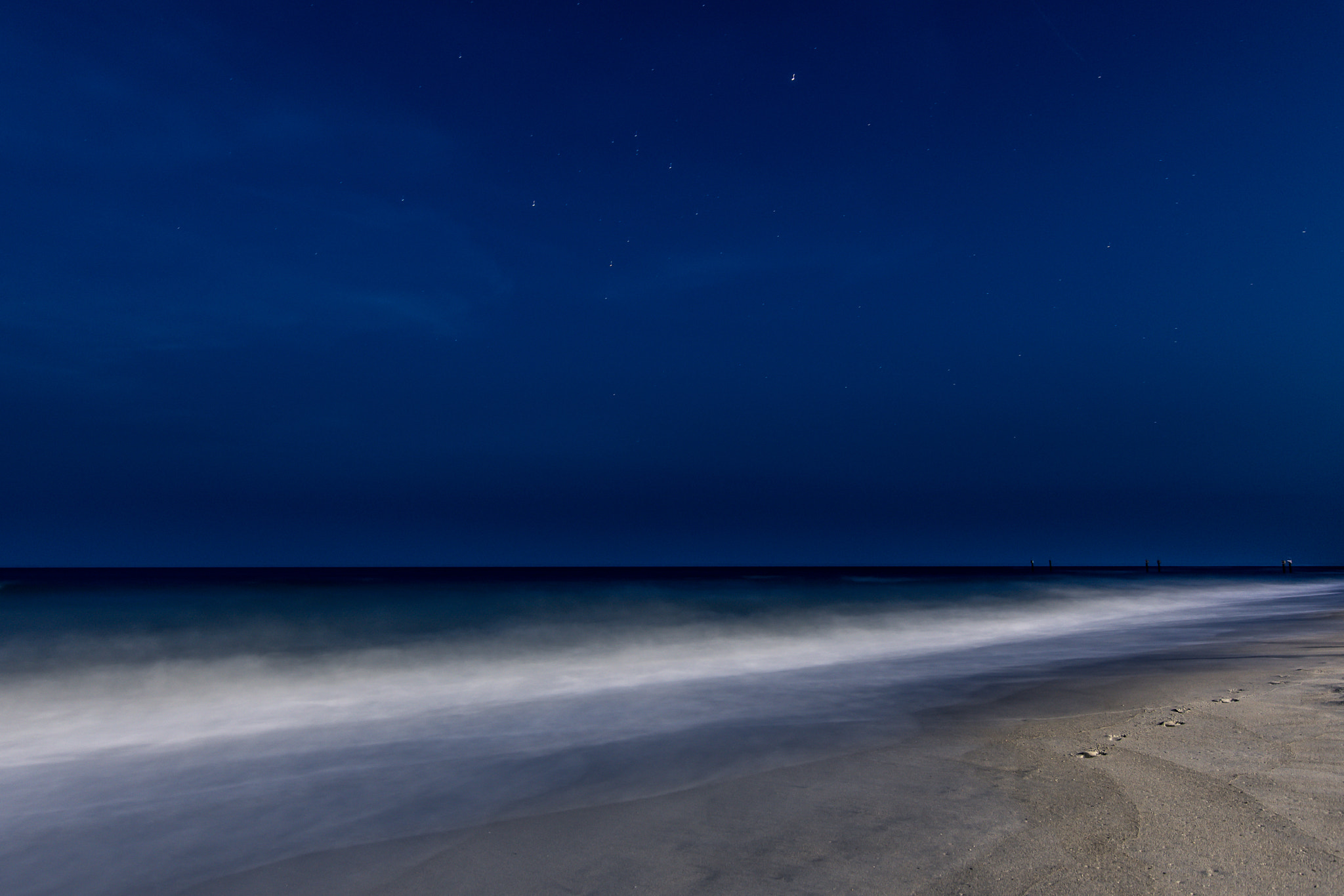 Nikon D5500 + Tokina AT-X Pro 11-16mm F2.8 DX II sample photo. Blue hour over the atlantic photography